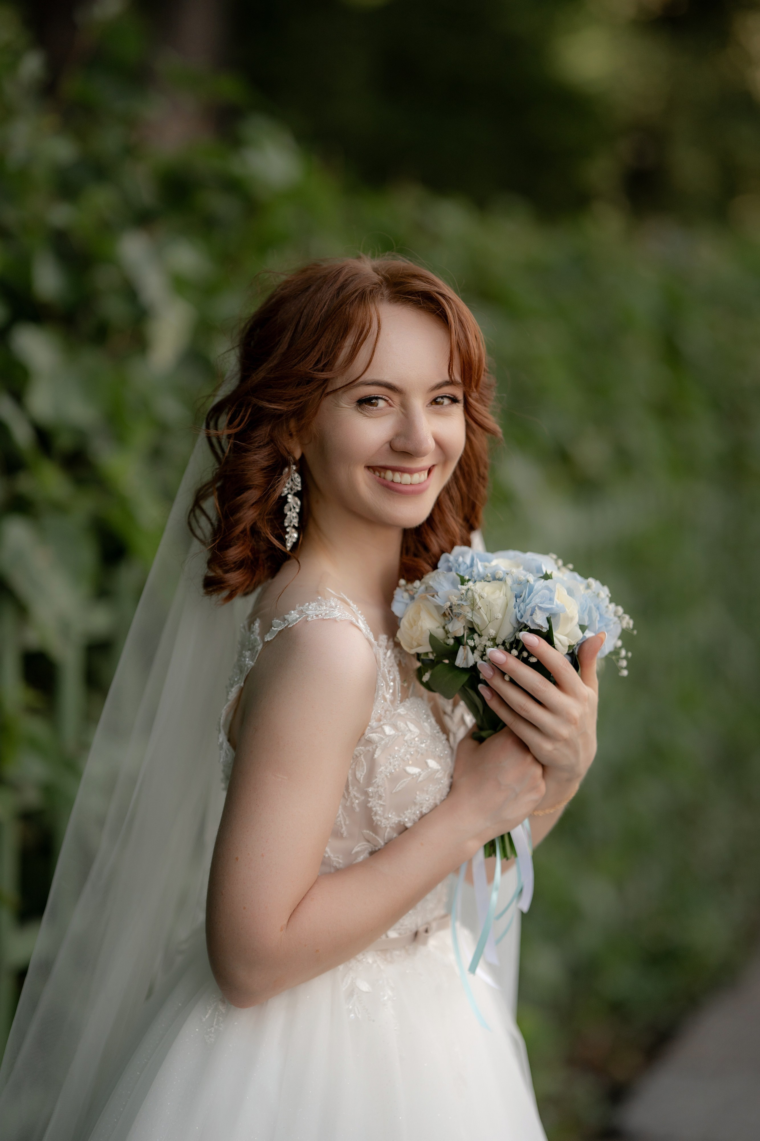 Портрет невесты в Летнем саду на свадебной фотосессии