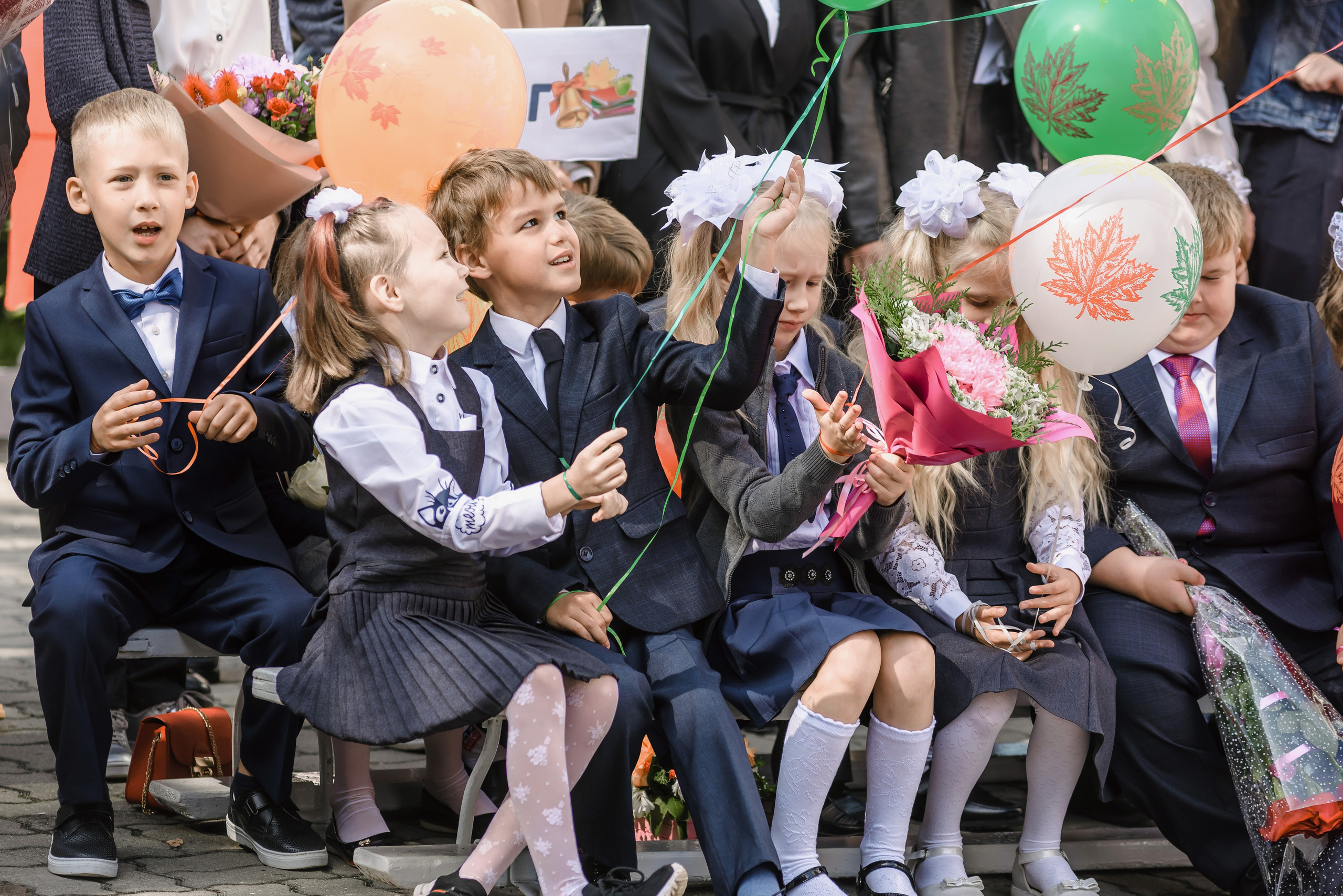 Линейка 11-е классы 2023. Фотограф Галина Лисанова, г. Брянск