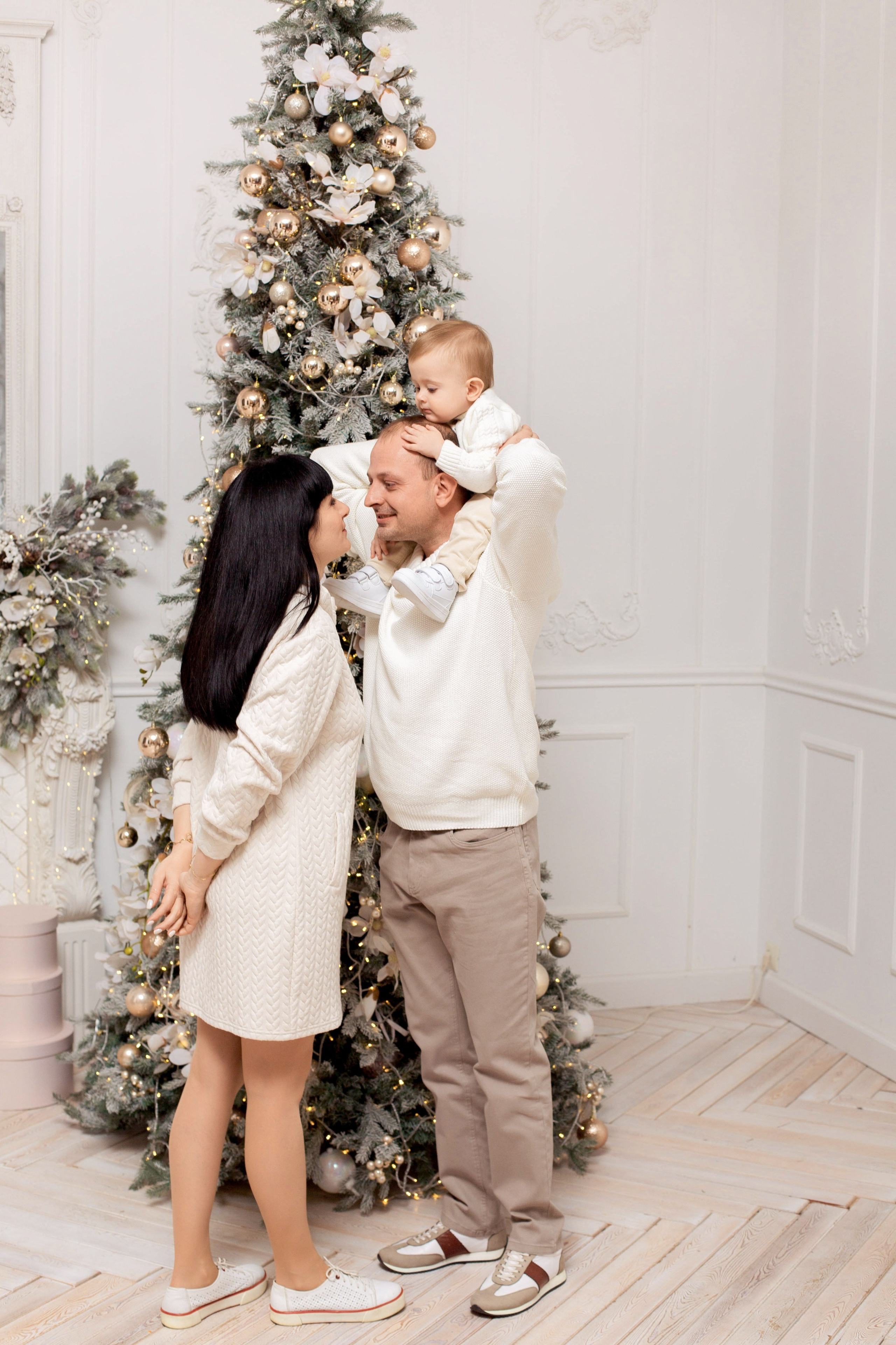 Новогодняя фотосессия в студии в городе Ростове-на-Дону для Александра, Лии и Артёма