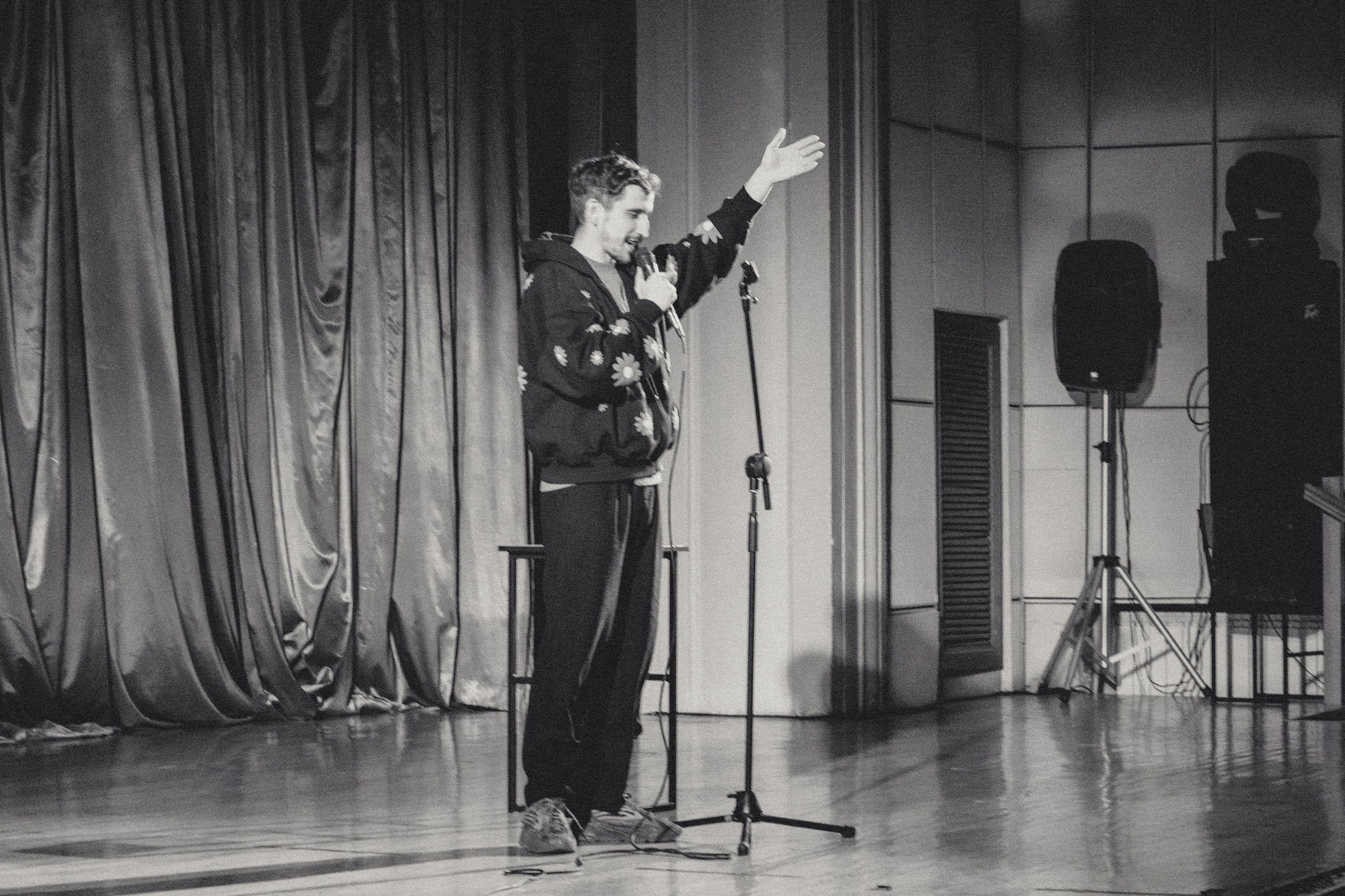 Стэндап Филипп Воронин. Boringowl | Коммерческий фотограф в Иркутске Раиса Ботороева