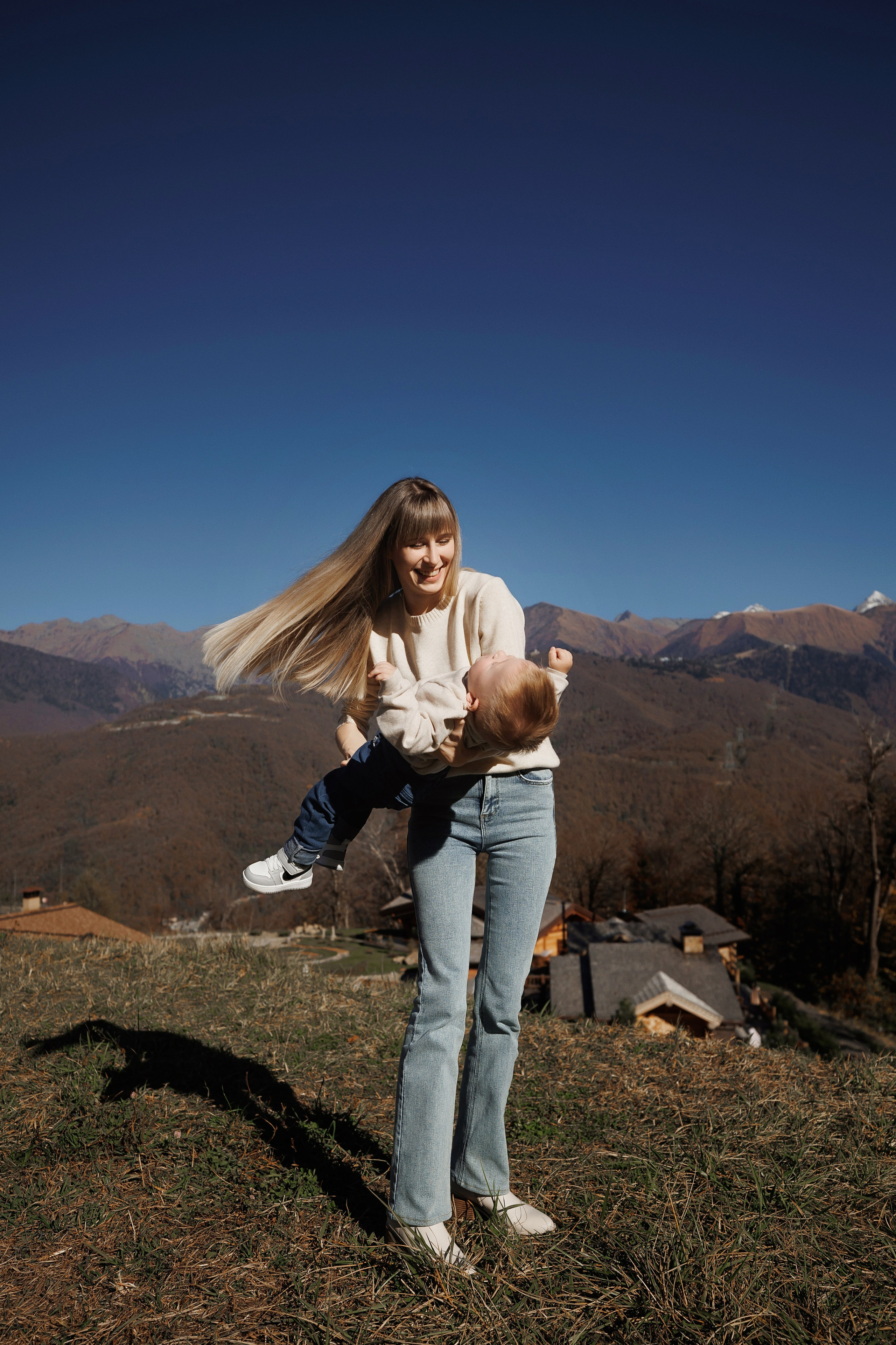 Семейная фотосессия в Красной поляне. Свадебный и семейный фотограф в Сочи Денис Вялов