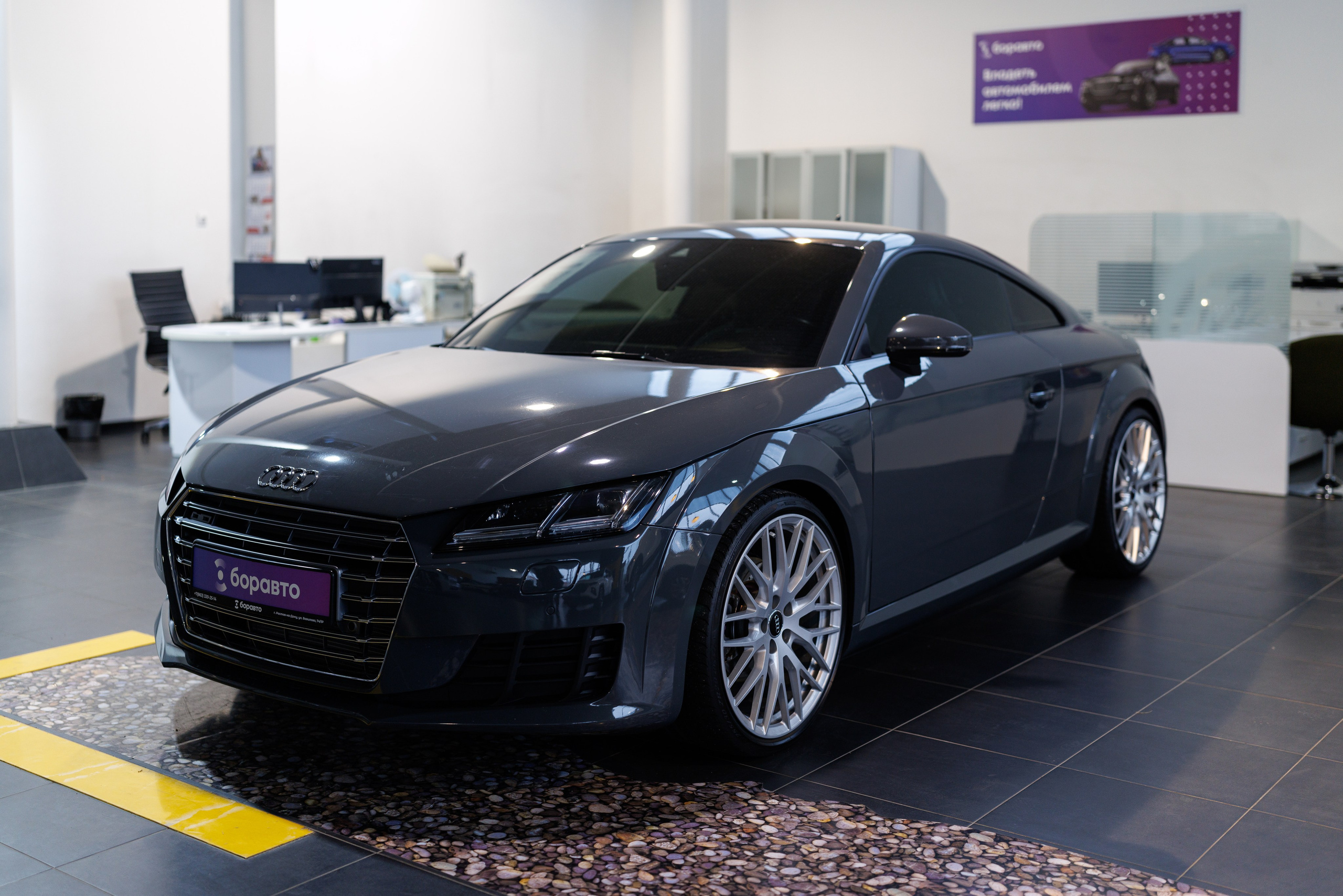 Автосалон «Боравто». Фотограф Олег Сотник