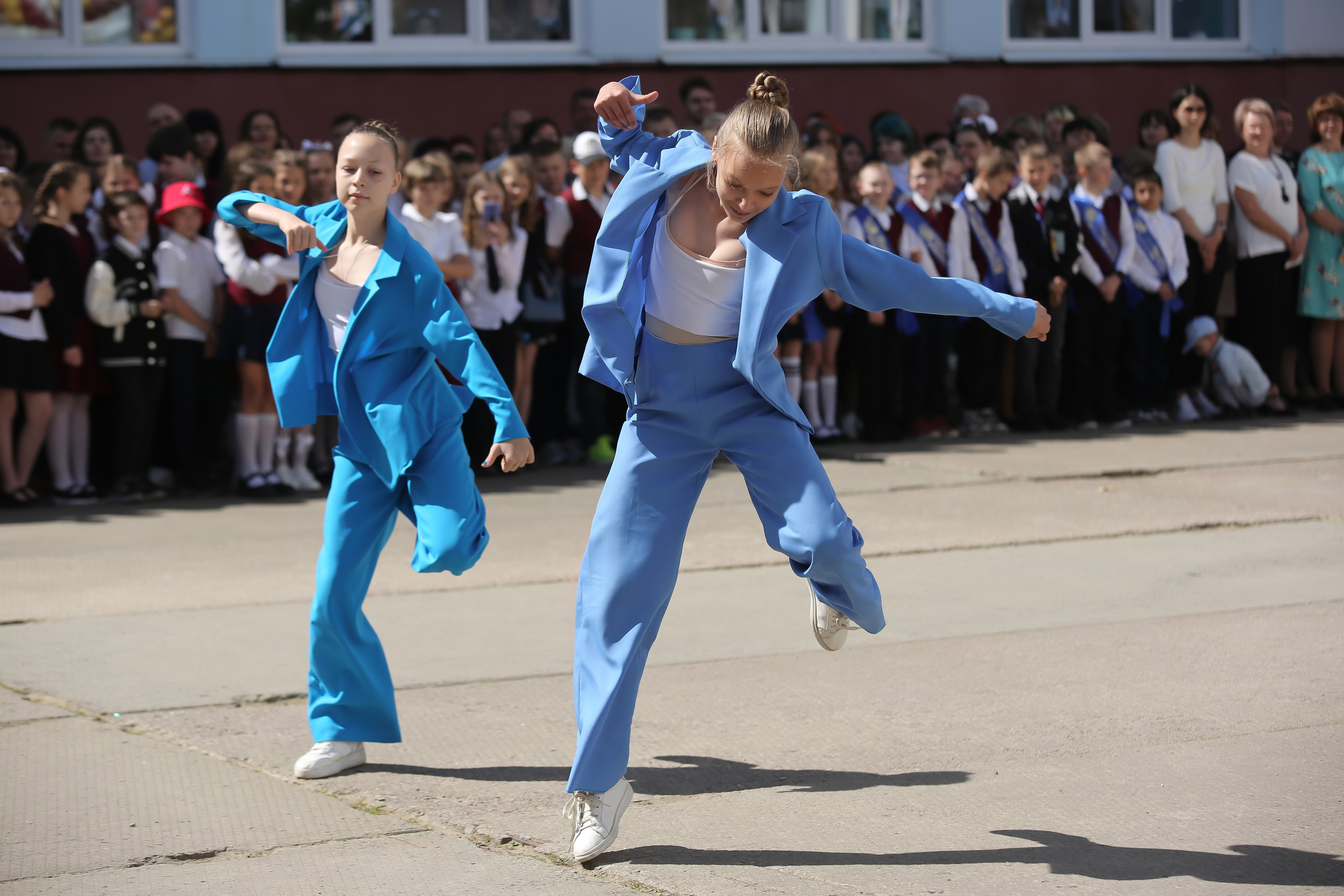 ЛИНЕЙКА «ПОСЛЕДНИЙ ЗВОНОК» 9 ШКОЛА 2024 г МЦЕНСК. ТВОЙ АЛЬБОМ / ТВОИ ПРАВИЛА