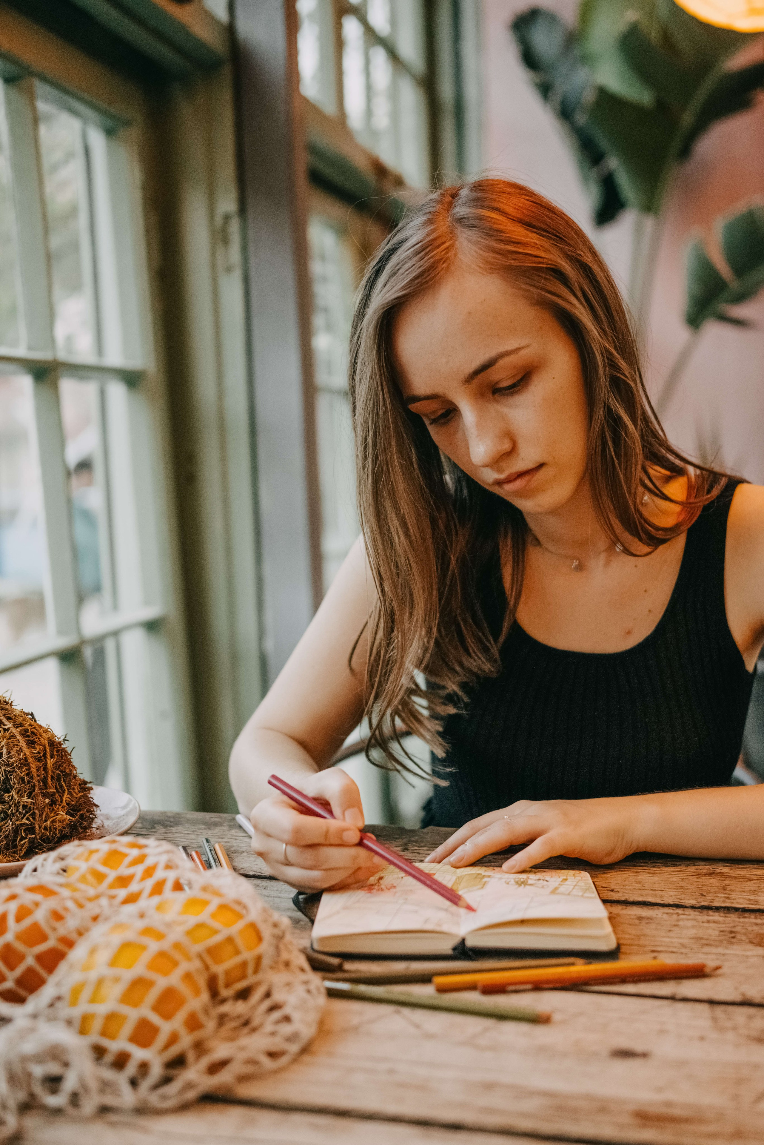Контентная съемка художницы в городе. Портретный и свадебный фотограф в Тбилиси • xeniqo