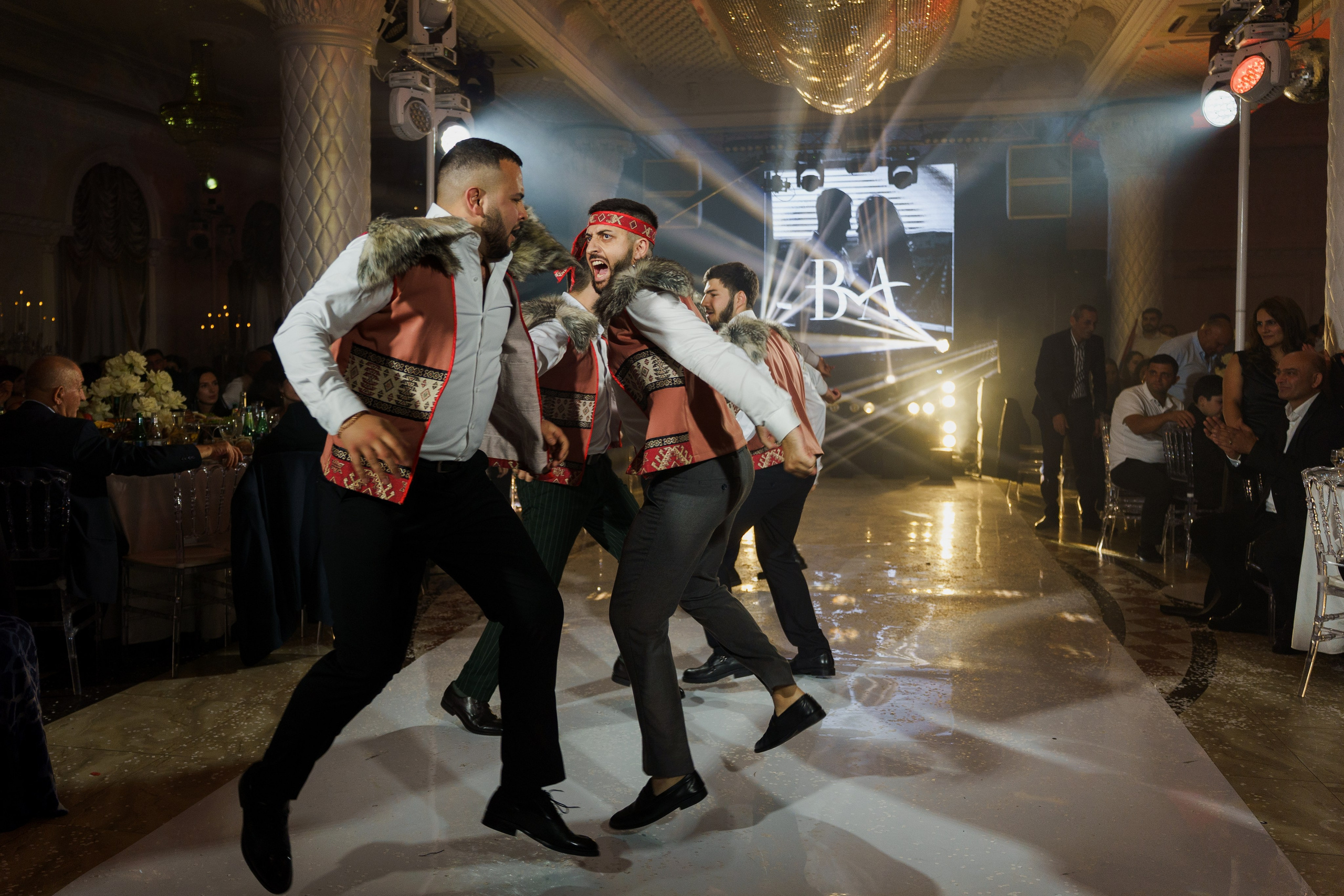 Красивая Армянская свадьба в Краснодаре от ТВИНС СТУДИО. ТВИНС СТУДИО — лучшие свадебные фотографы и видеографы в Краснодаре