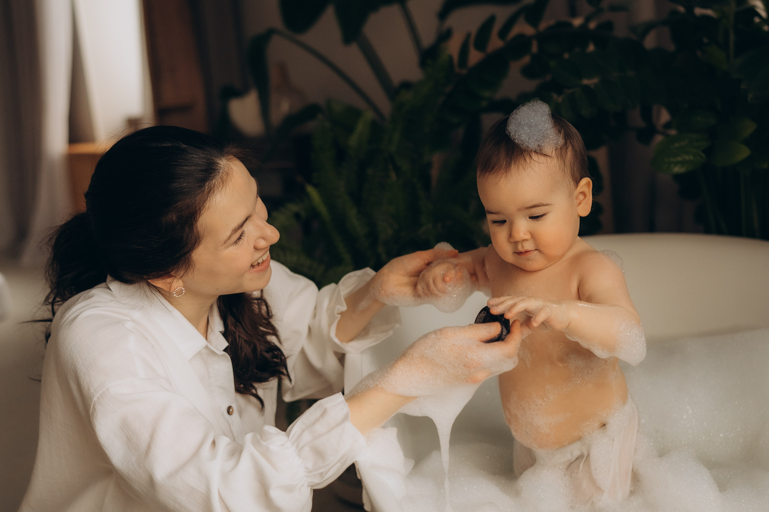 Мама с дочкой, банные процедуры. Семейный фотограф в Казани