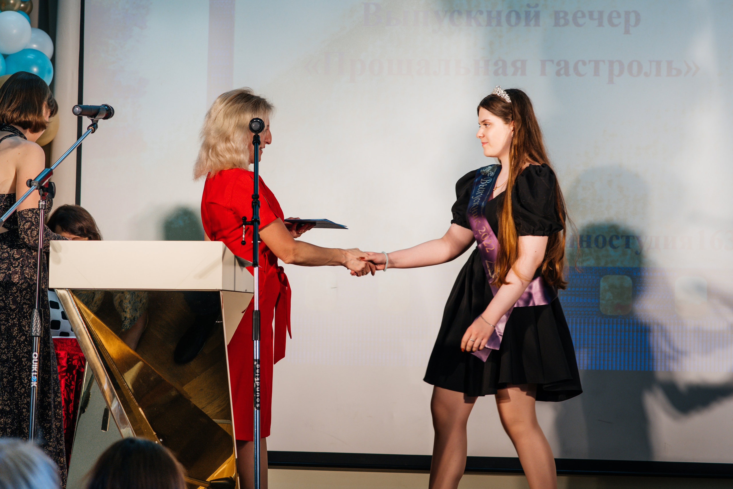 Вручение аттестатов. Выпускные альбомы в Подольске Москве и МО