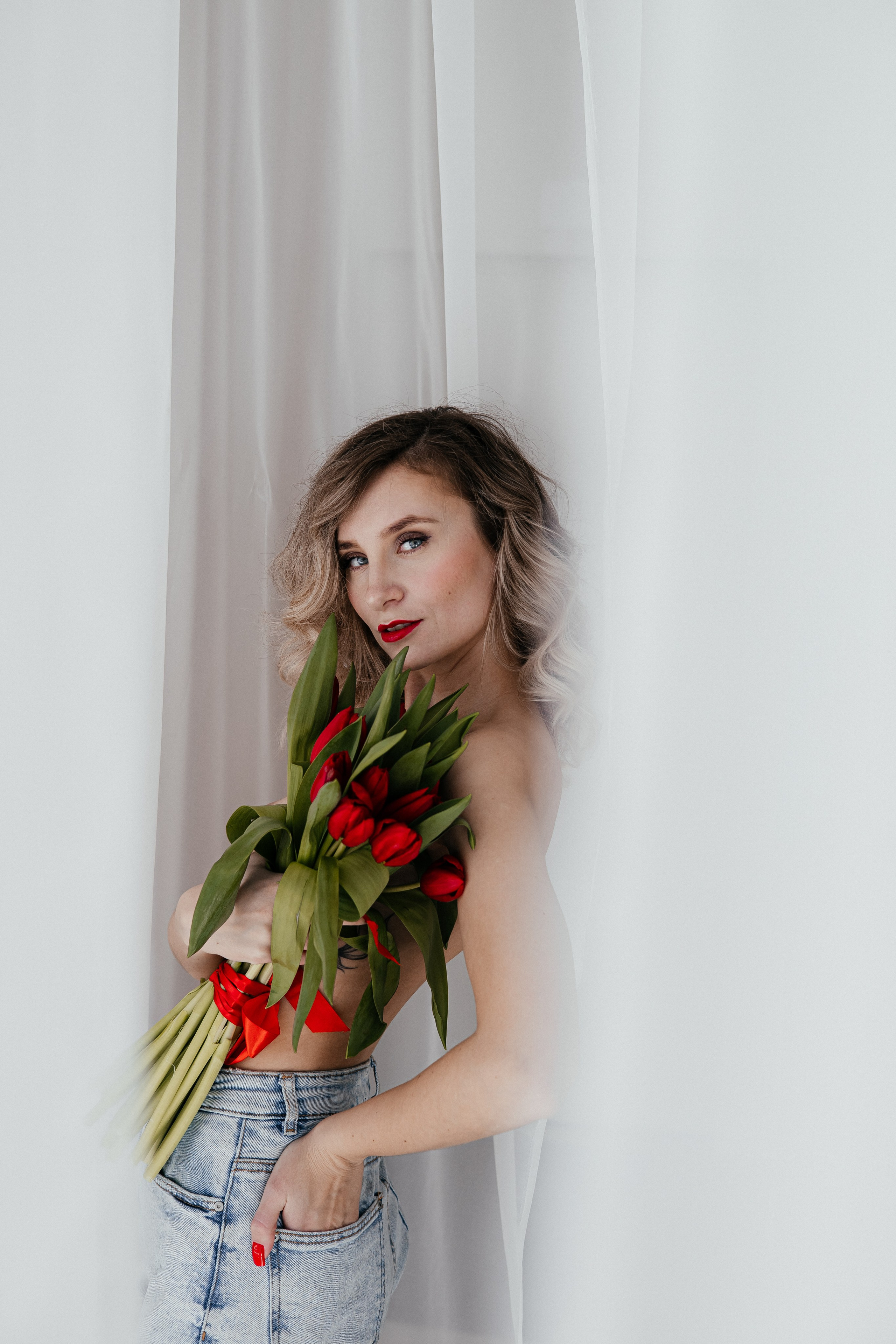 Анна. Красные тюльпаны