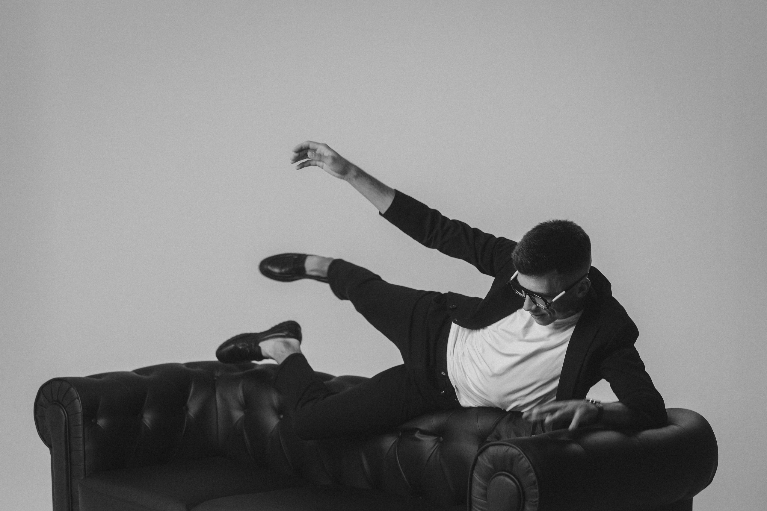 Корпоративный портрет ведущего – фотостудия Анапы с циклорамой  