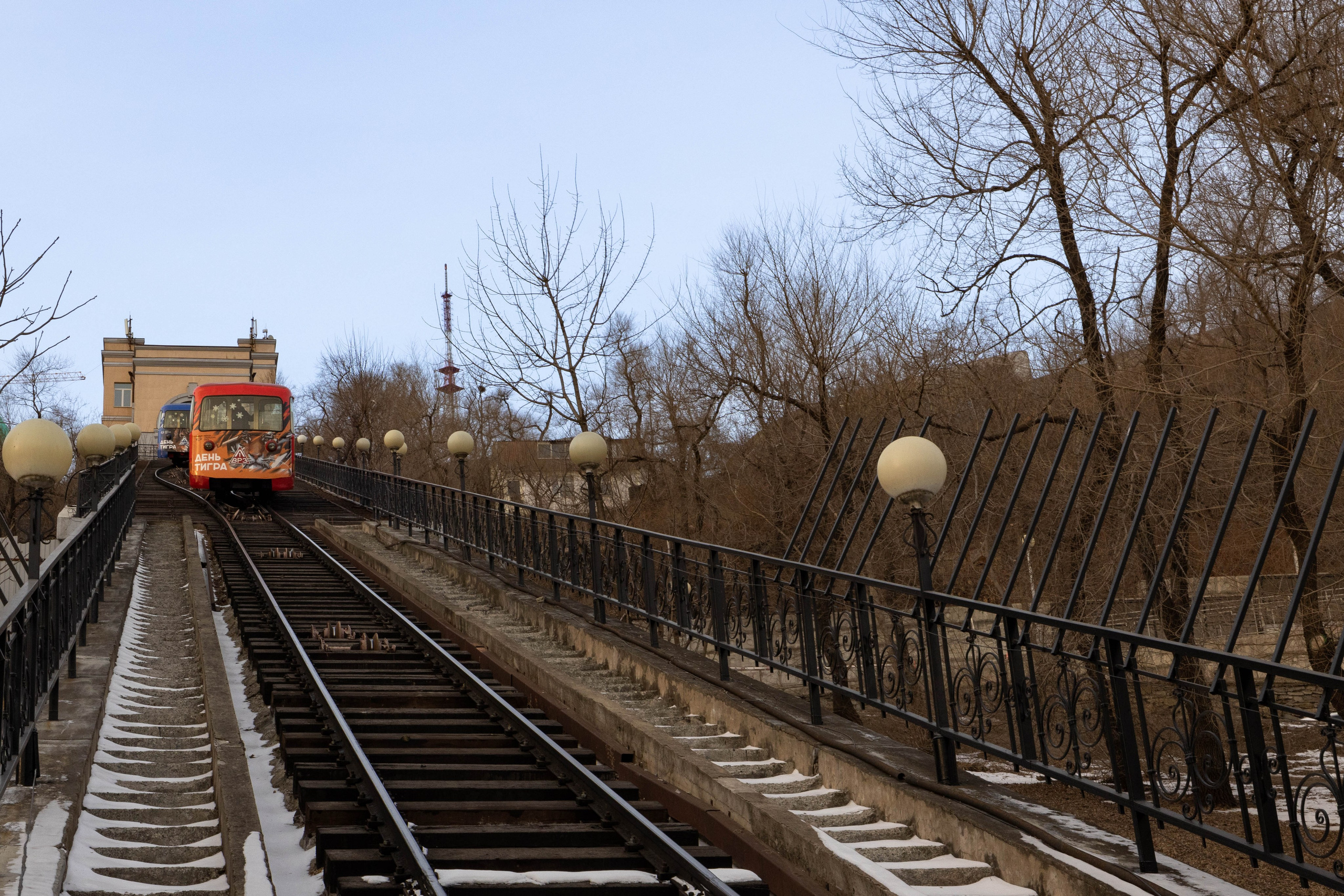 Фуникулер. Турист оптимист