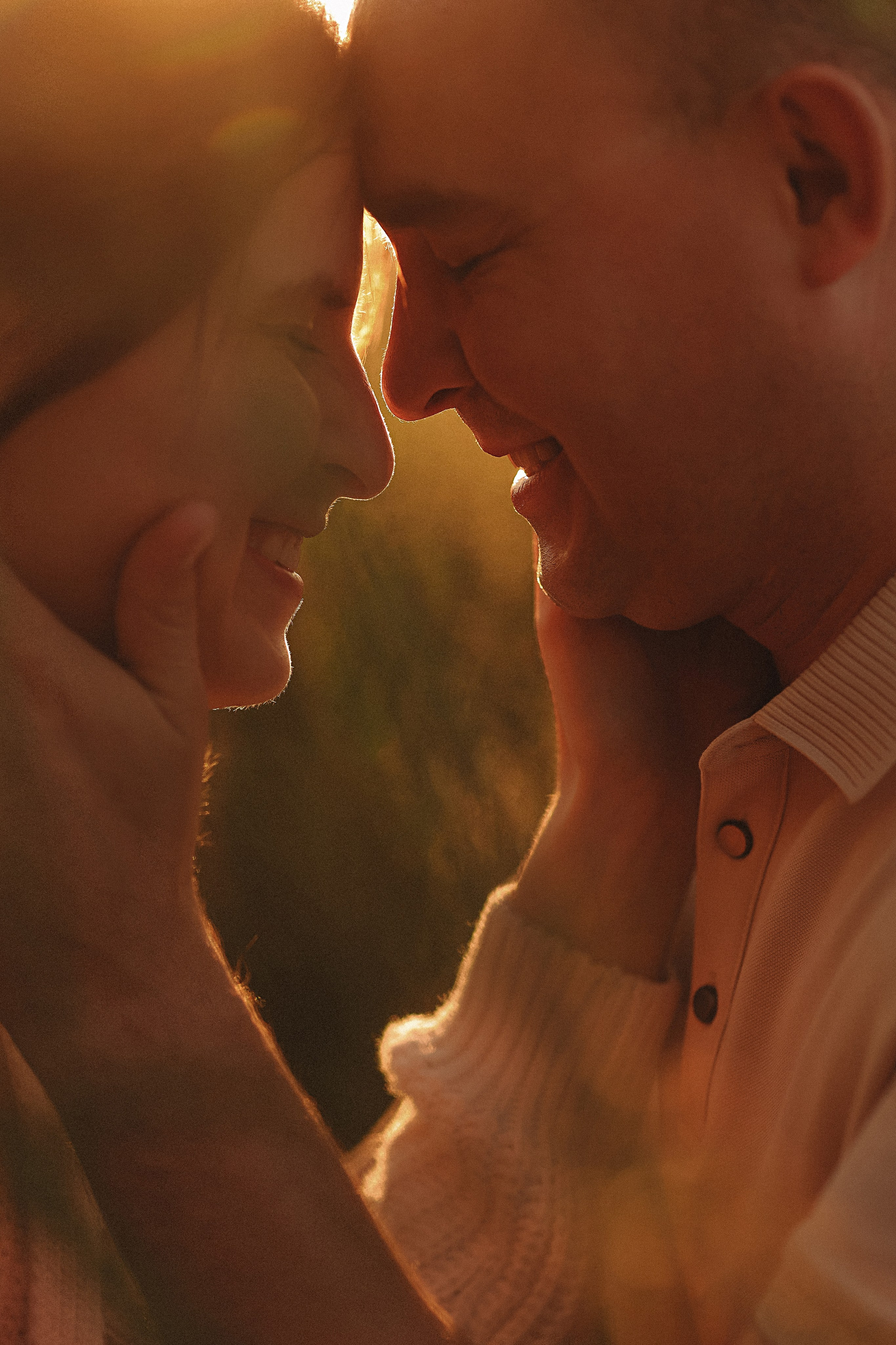 Поле love story на закате. Семейный фотограф Тюмень, фотограф на роды Салмина Мария