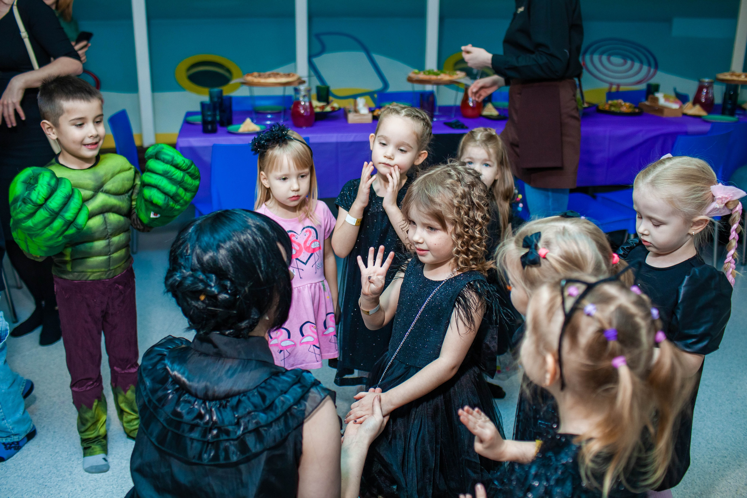 День Рождения Анечки в стиле Уэнсдей. Детский и семейный фотограф в Санкт-Петербурге Елизавета Сорокина