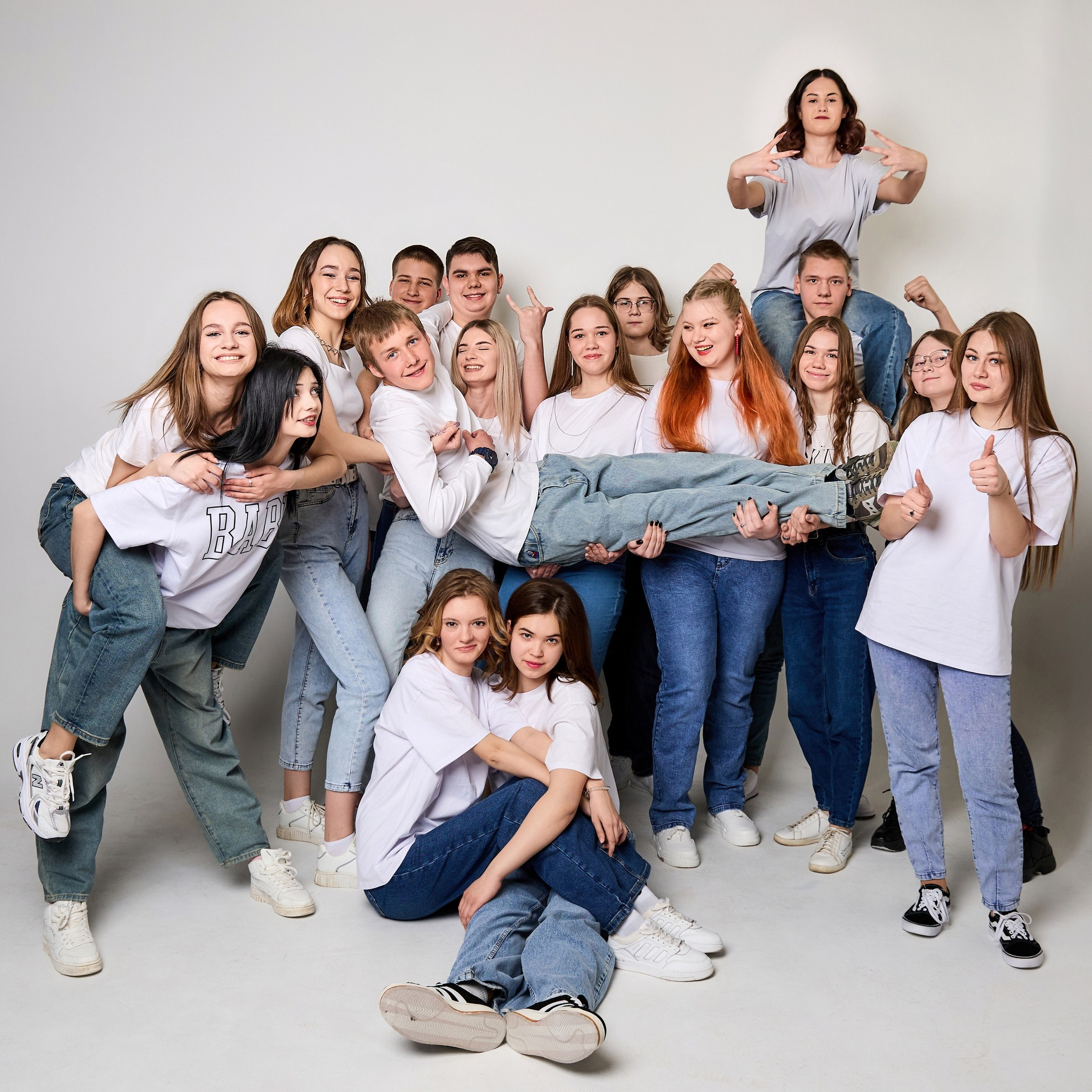 ФОНОВАЯ СТУДИЯ. ШКОЛЬНИКИ. Фотограф Татаринов Андрей (Донецк / Макеевка)