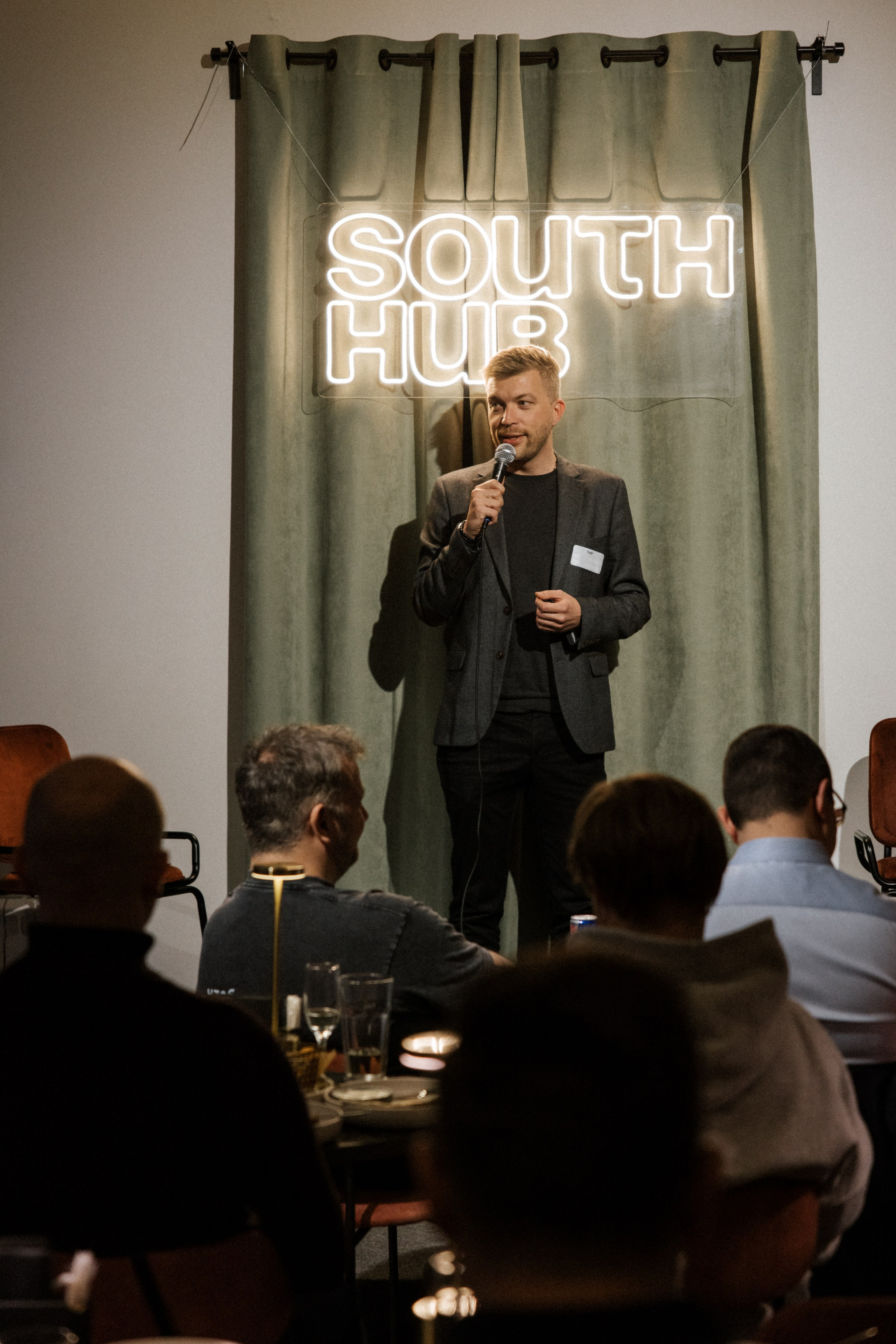 Очень сложные переговоры. South HUB