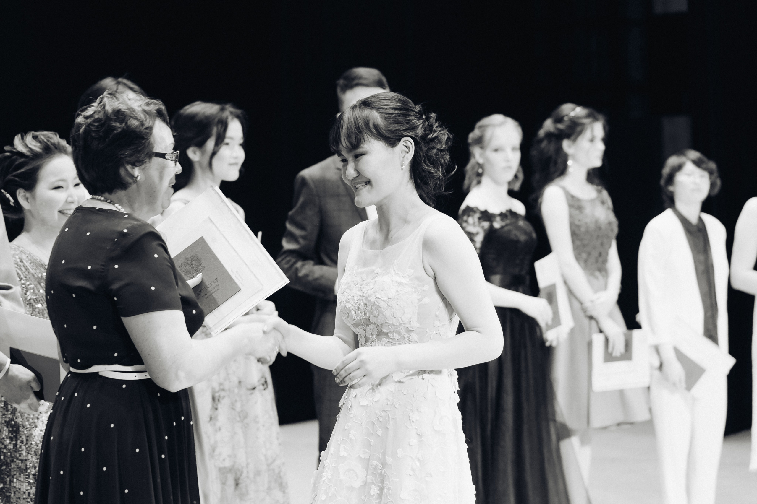 Вручение аттестатов 14 Гимназия. Свадебный и семейный фотограф в Улан-Удэ