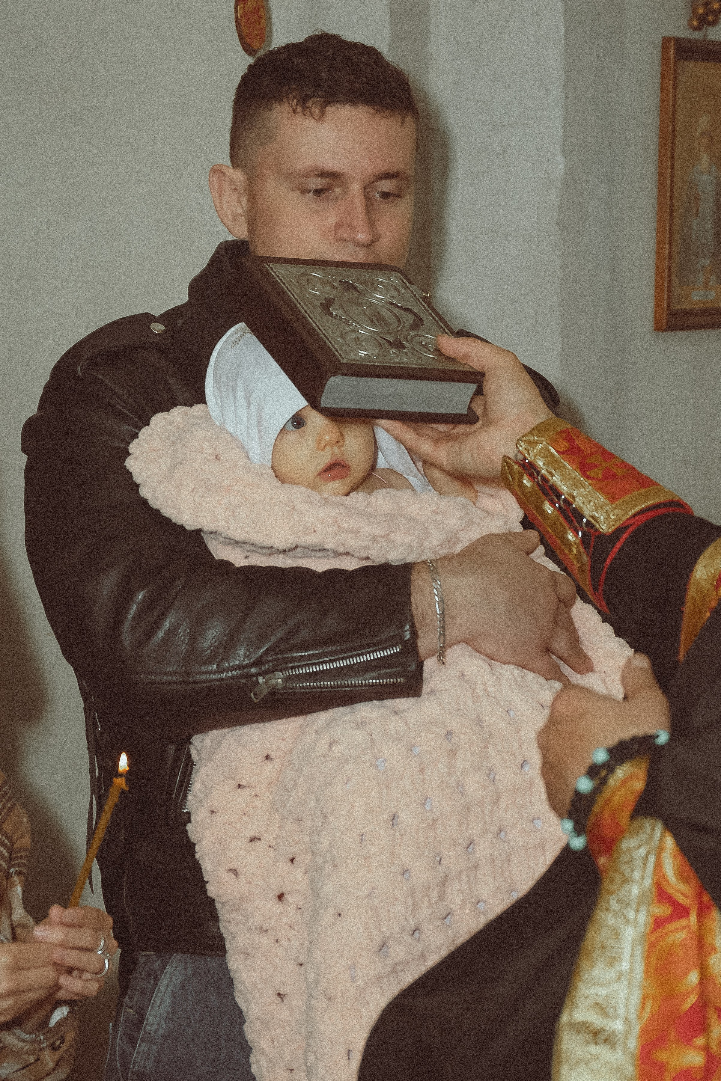 Крещение Ксении в храме Рождества Пресвятой Богородицы д. Щербинино. Фотограф Евгений Егоров