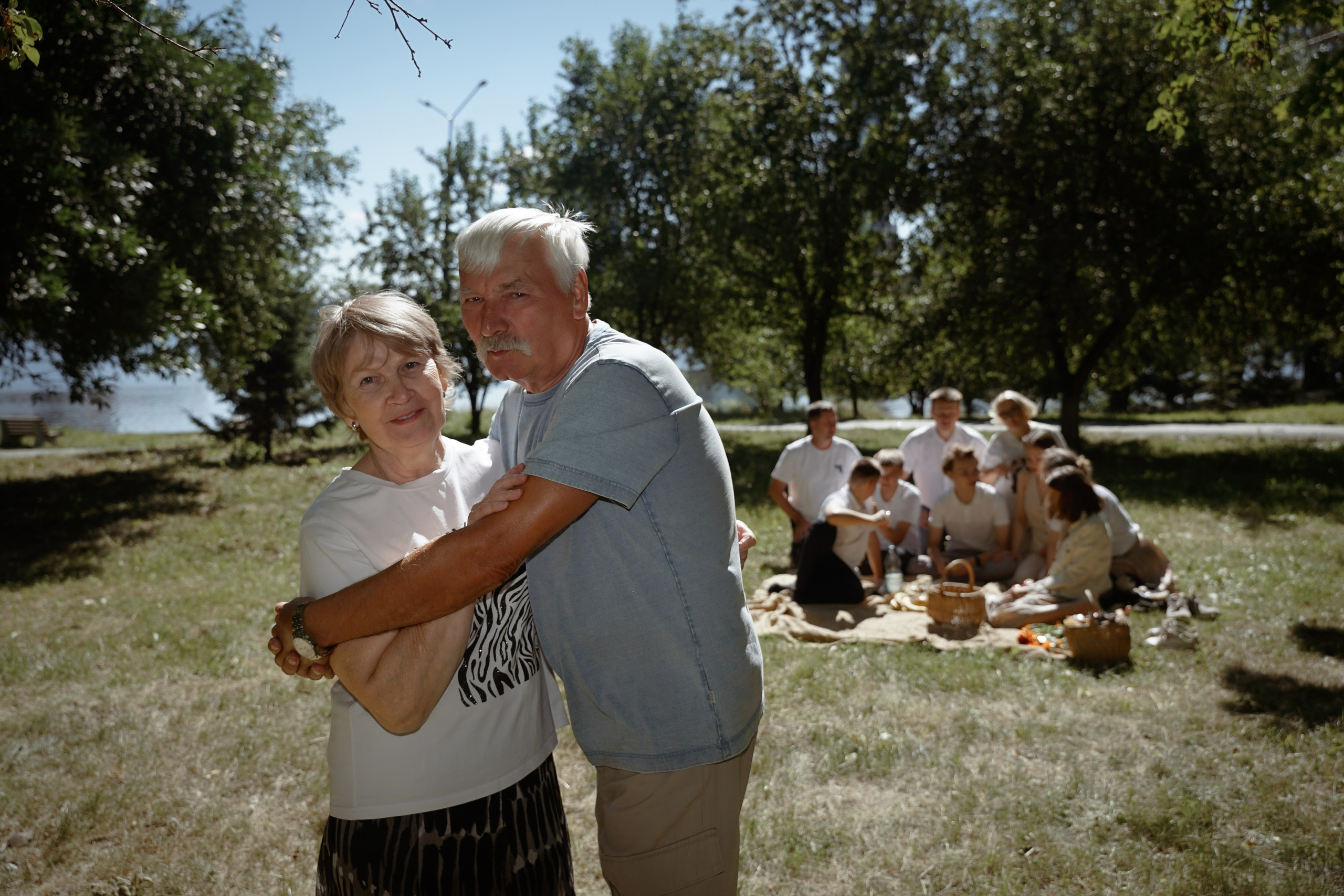 Фотосессия большой семьи в парке