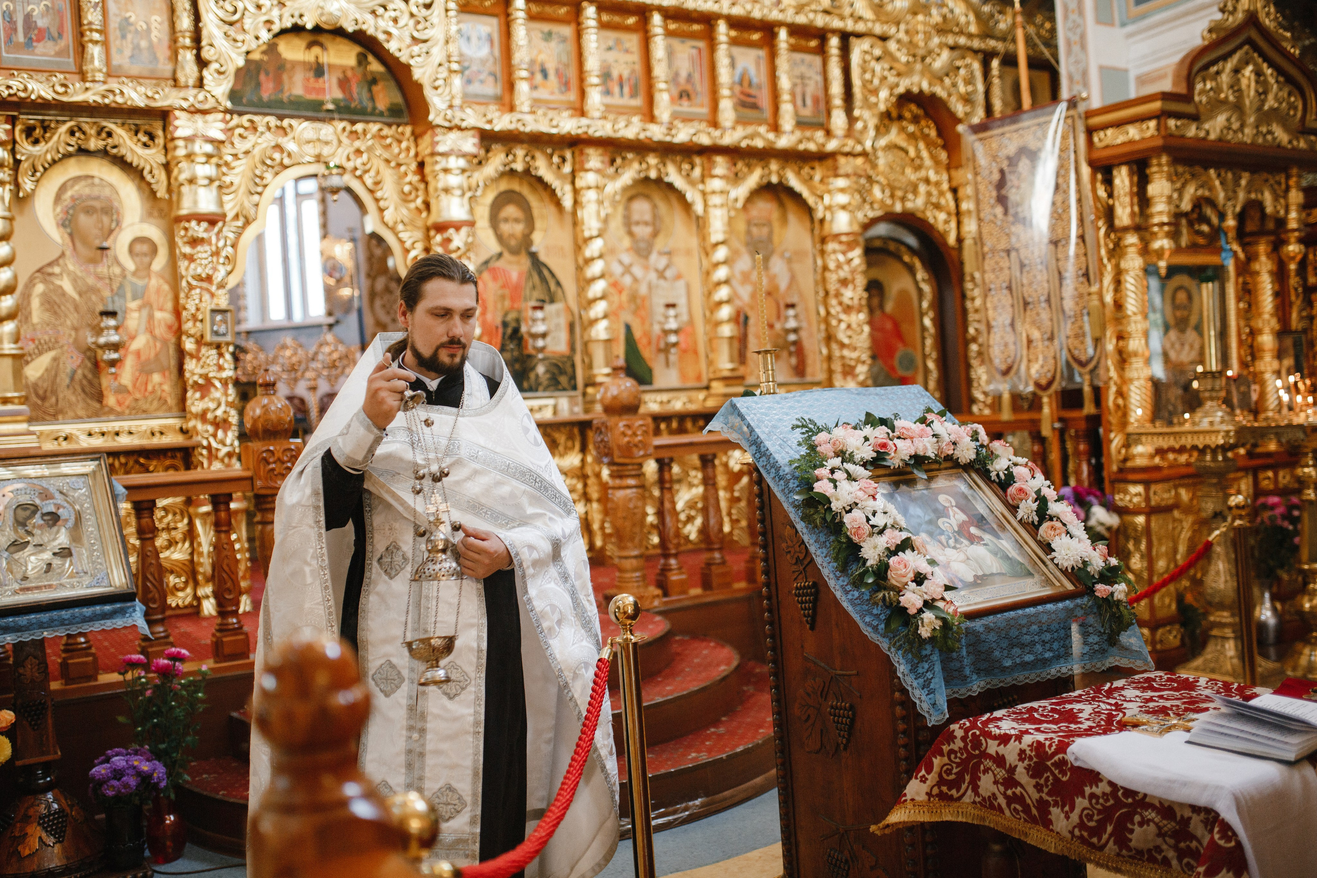 Венчание Виталия и Оксаны в Никольском соборе Алматы. Фотограф на Крещение и Венчание в Ташкенте