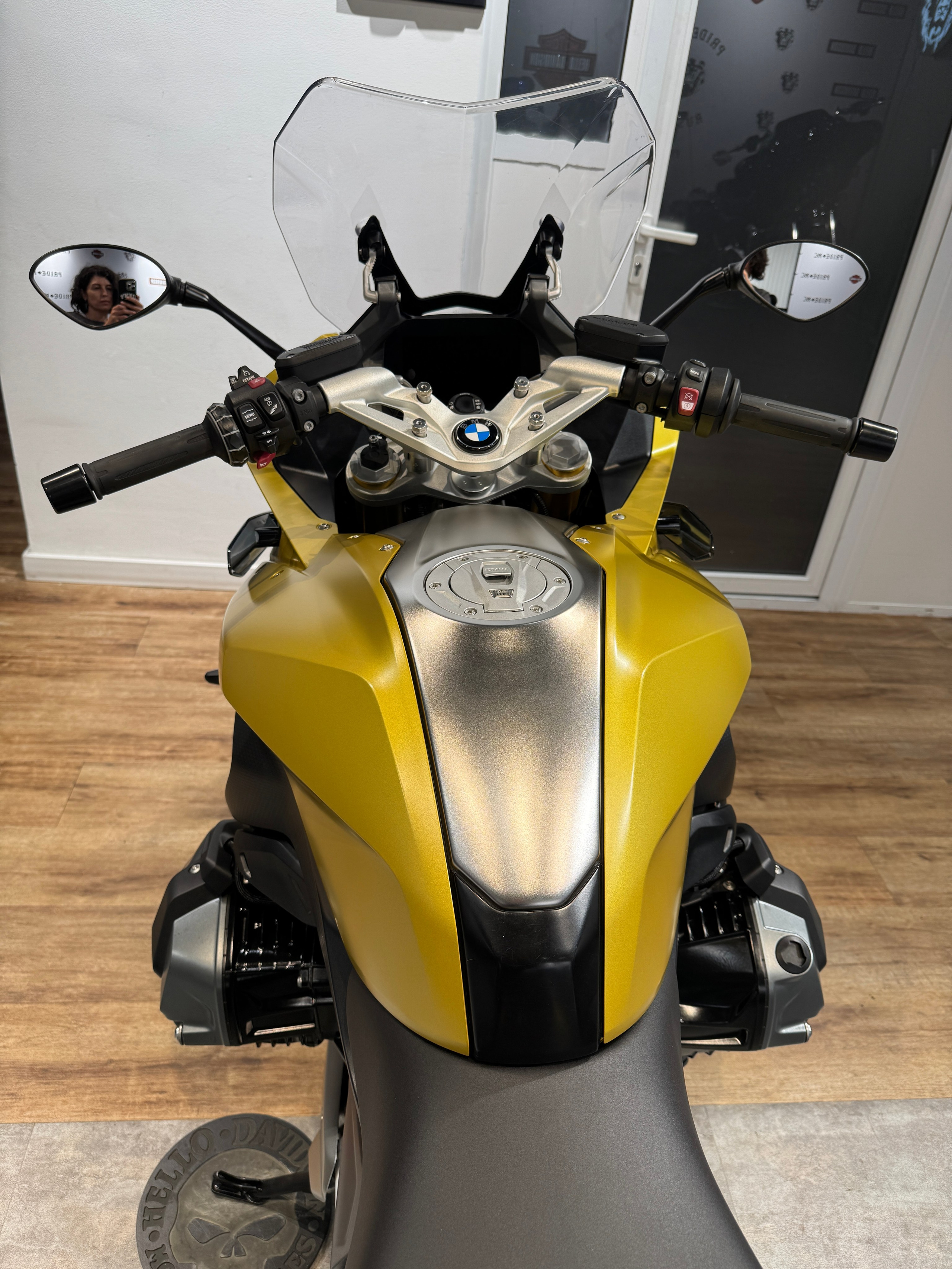 Мотоциклы 2019 R1250RS (Austin Yellow)  — купить мотоцикл. Hello Davidson, Москва. Только хорошие мотоциклы…