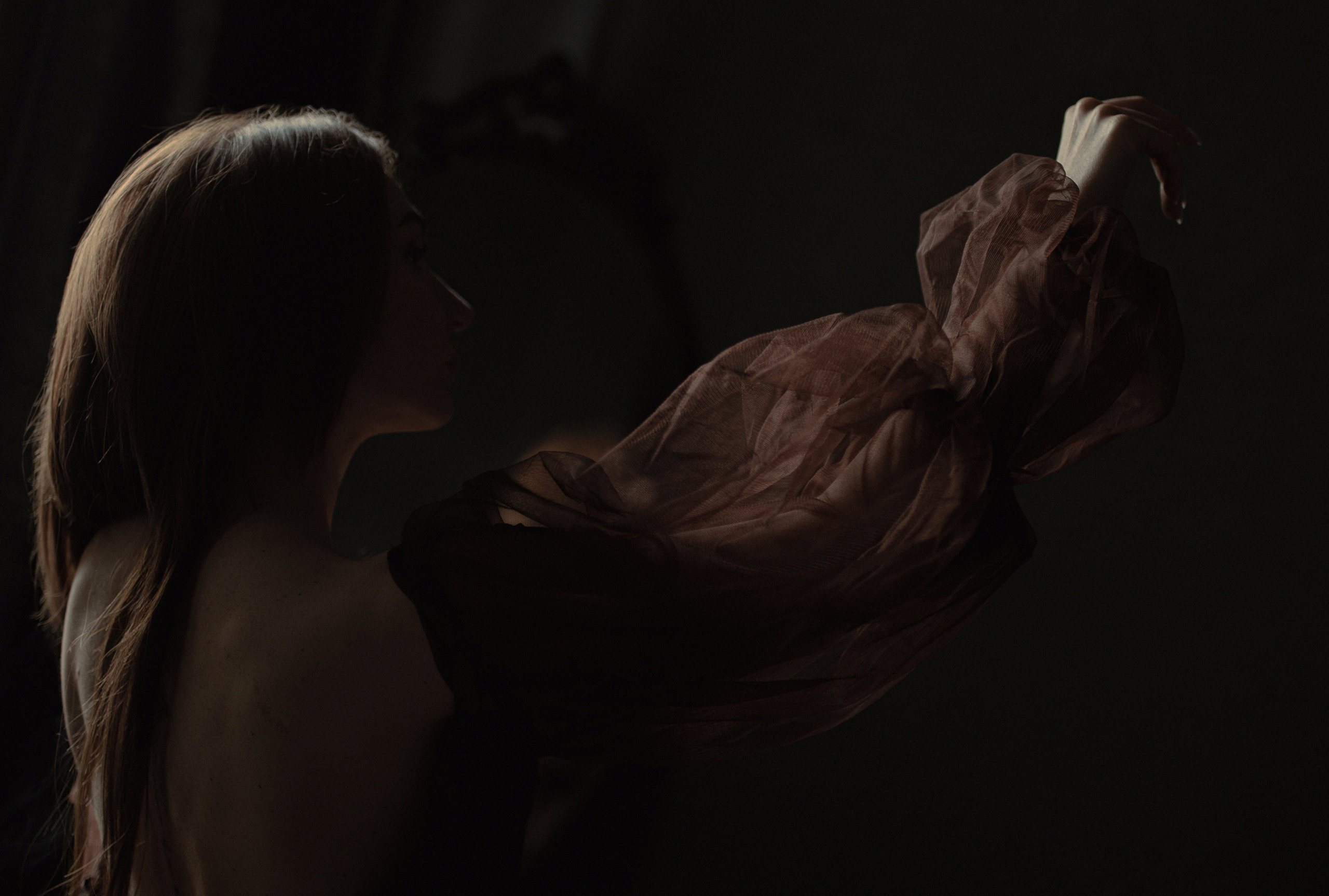 Темная фотосессия в студии. Фотограф Санкт-Петербург женский портрет Екатерина Коваль