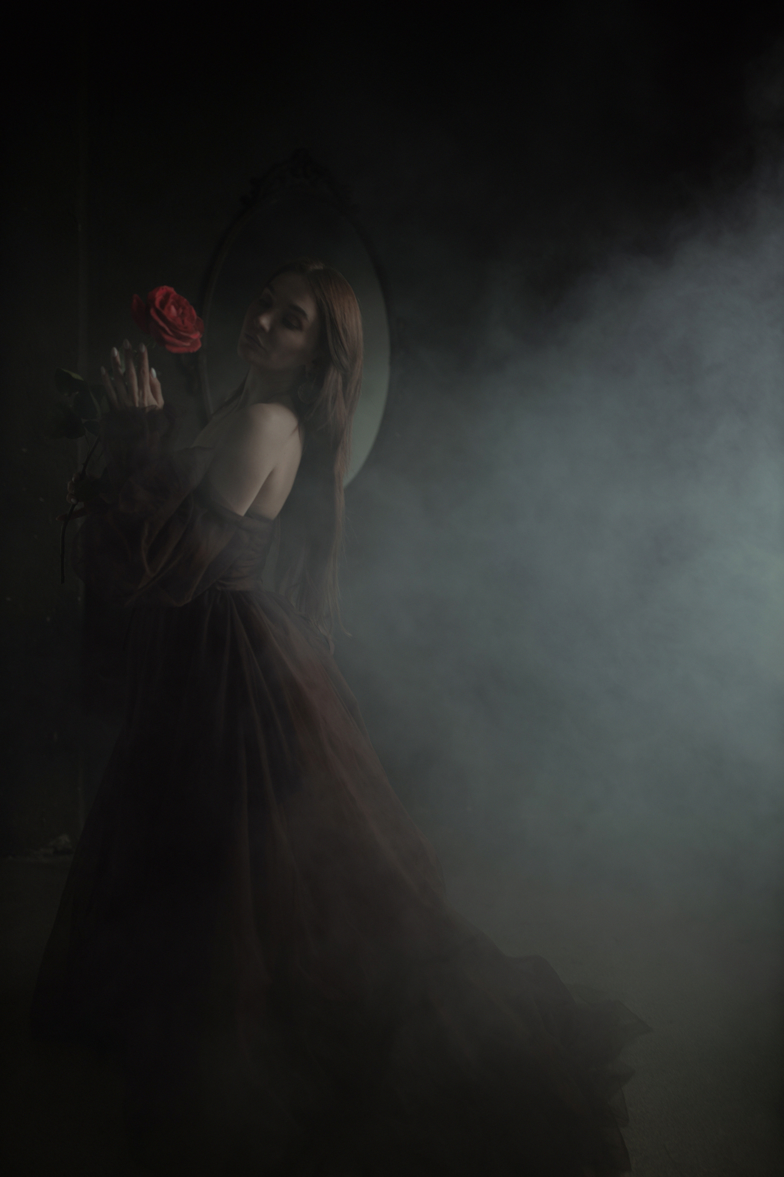 Темная фотосессия в студии. Фотограф Санкт-Петербург женский портрет Екатерина Коваль