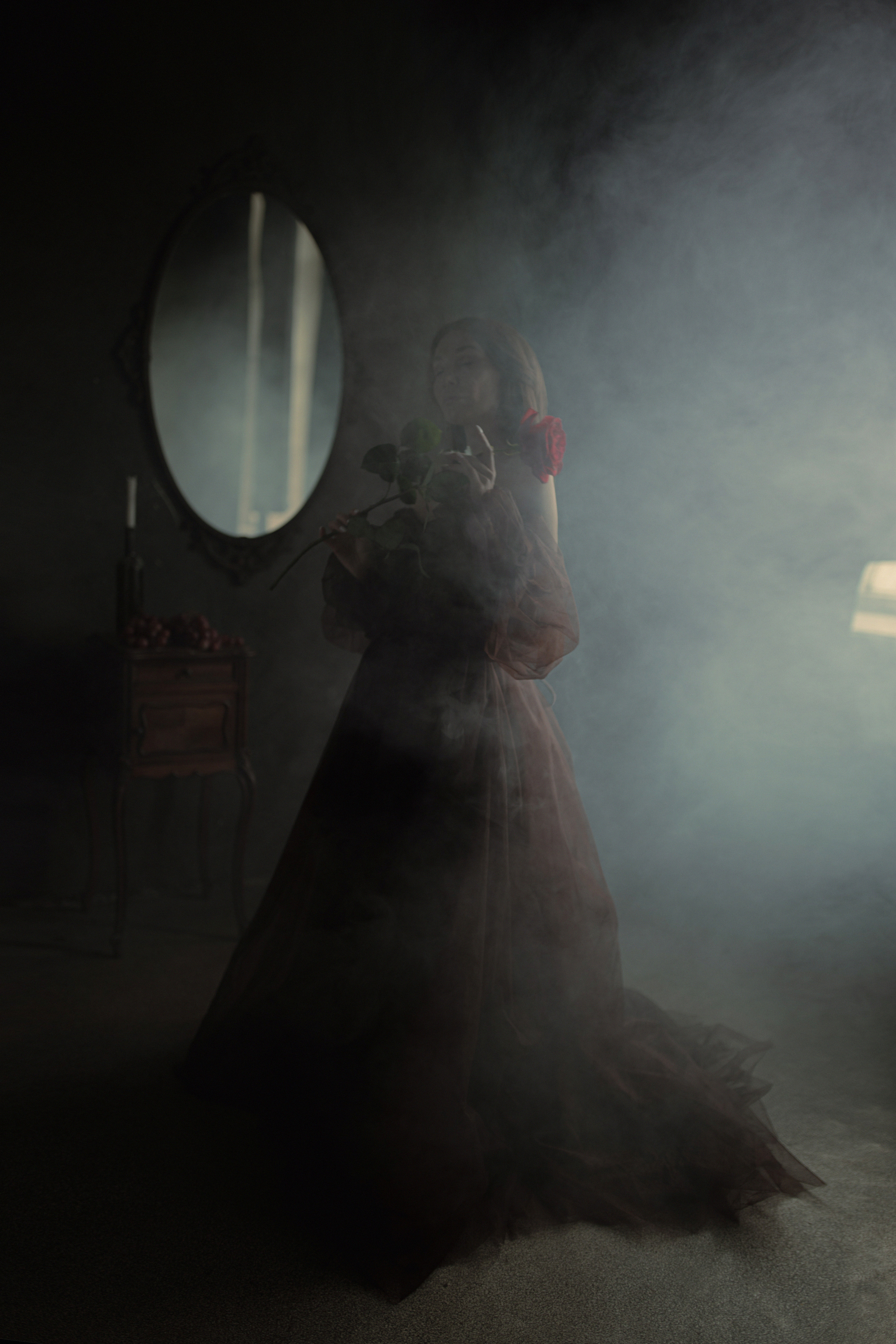 Темная фотосессия в студии. Фотограф Санкт-Петербург женский портрет Екатерина Коваль