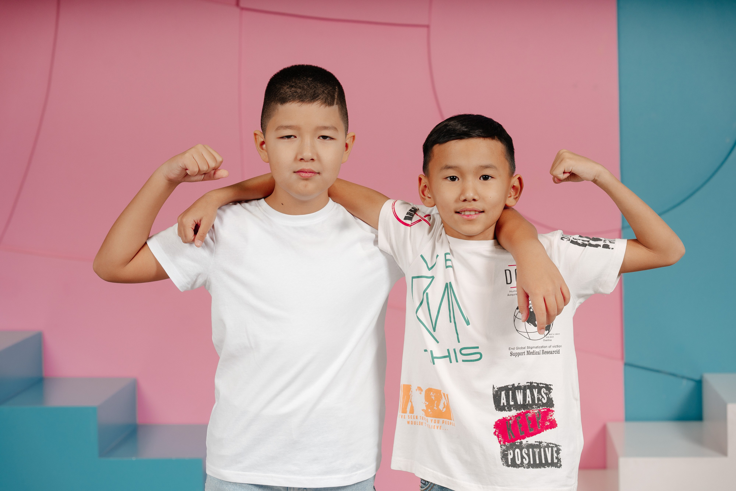 По двое. Выпускные альбомы в Нур-Султане (Астана) и по всему Казахстану