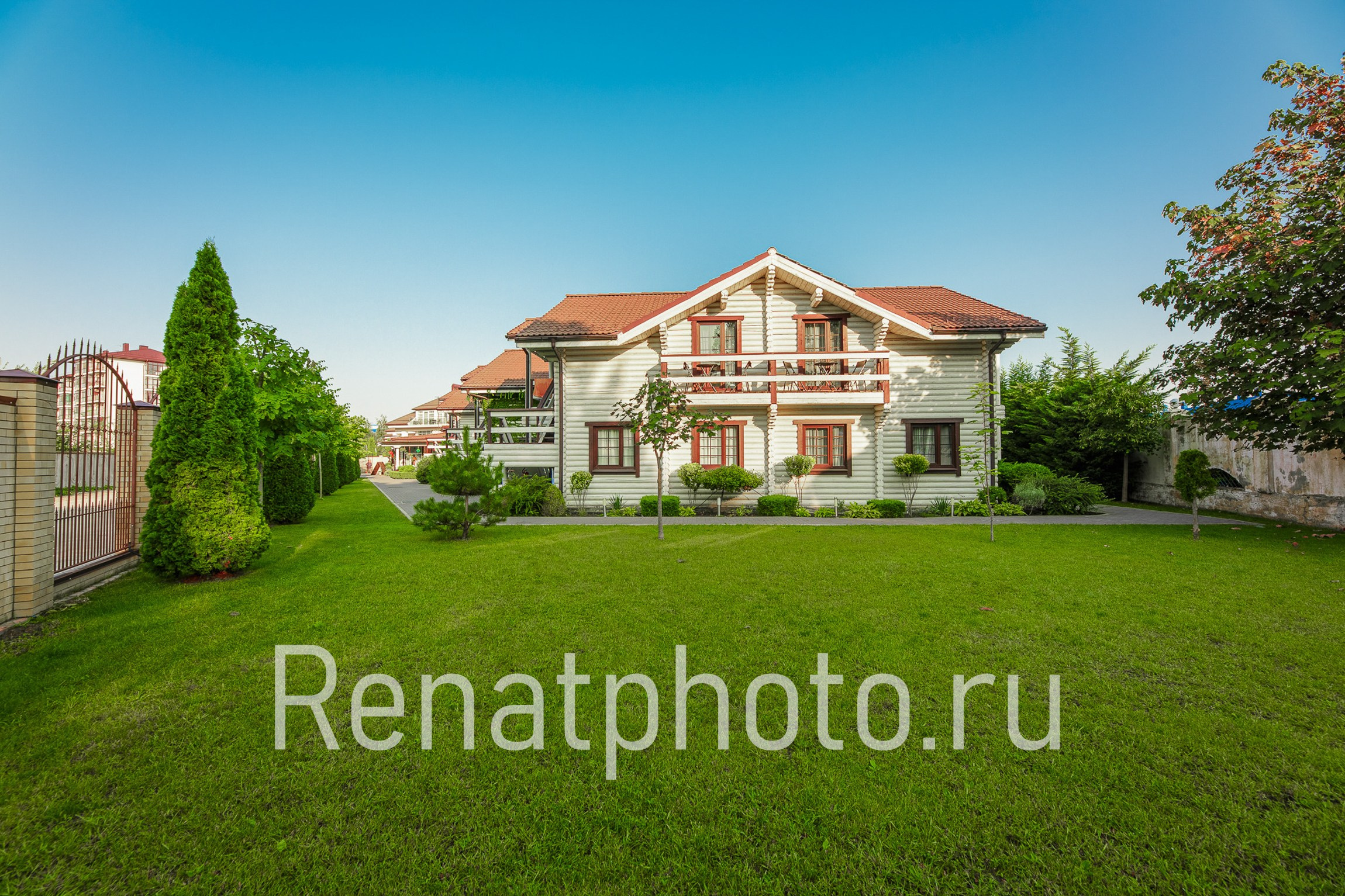 Renatphoto-Экстерьерная фотосъёмка территории отеля в Анапе. Профессиональный фотограф  интерьеров, предметная фотосъёмка, фото блюд для меню  г. Анапа