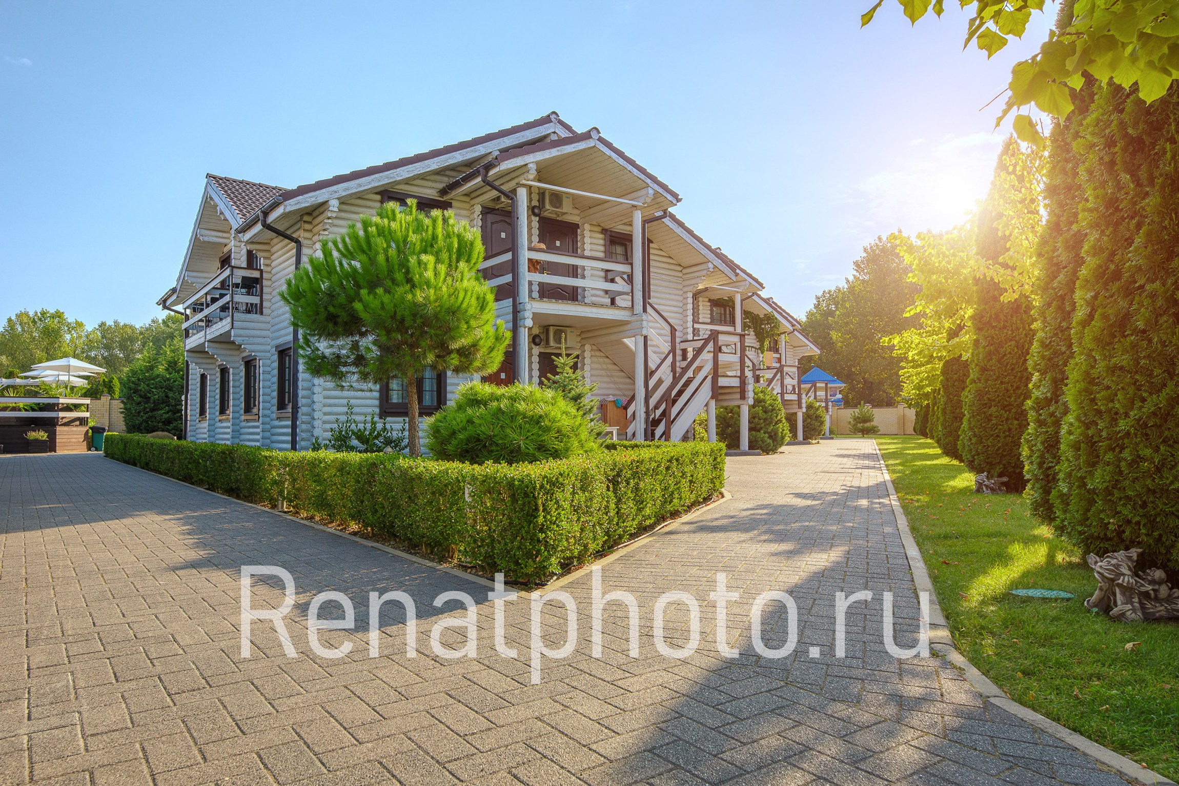 Renatphoto-Экстерьерная фотосъёмка территории отеля в Анапе. Профессиональный фотограф  интерьеров, предметная фотосъёмка, фото блюд для меню  г. Анапа
