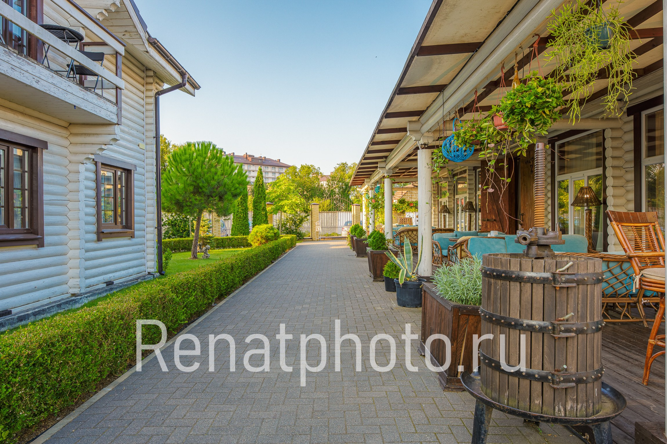 Renatphoto-Экстерьерная фотосъёмка территории отеля в Анапе. Профессиональный фотограф  интерьеров, предметная фотосъёмка, фото блюд для меню  г. Анапа