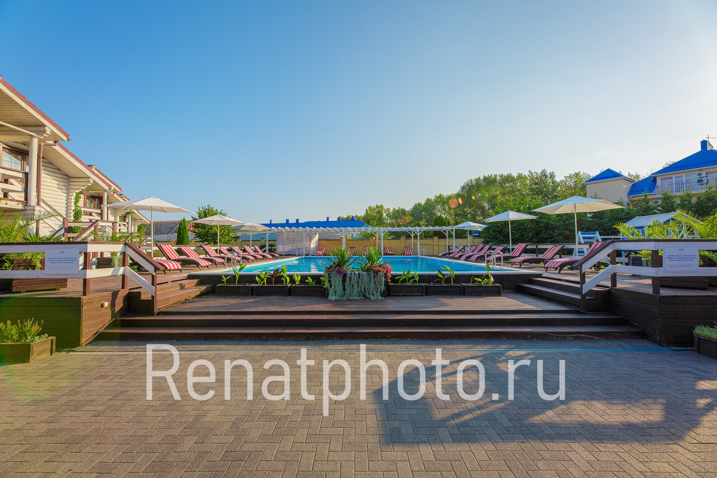 Renatphoto-Экстерьерная фотосъёмка территории отеля в Анапе. Профессиональный фотограф  интерьеров, предметная фотосъёмка, фото блюд для меню  г. Анапа