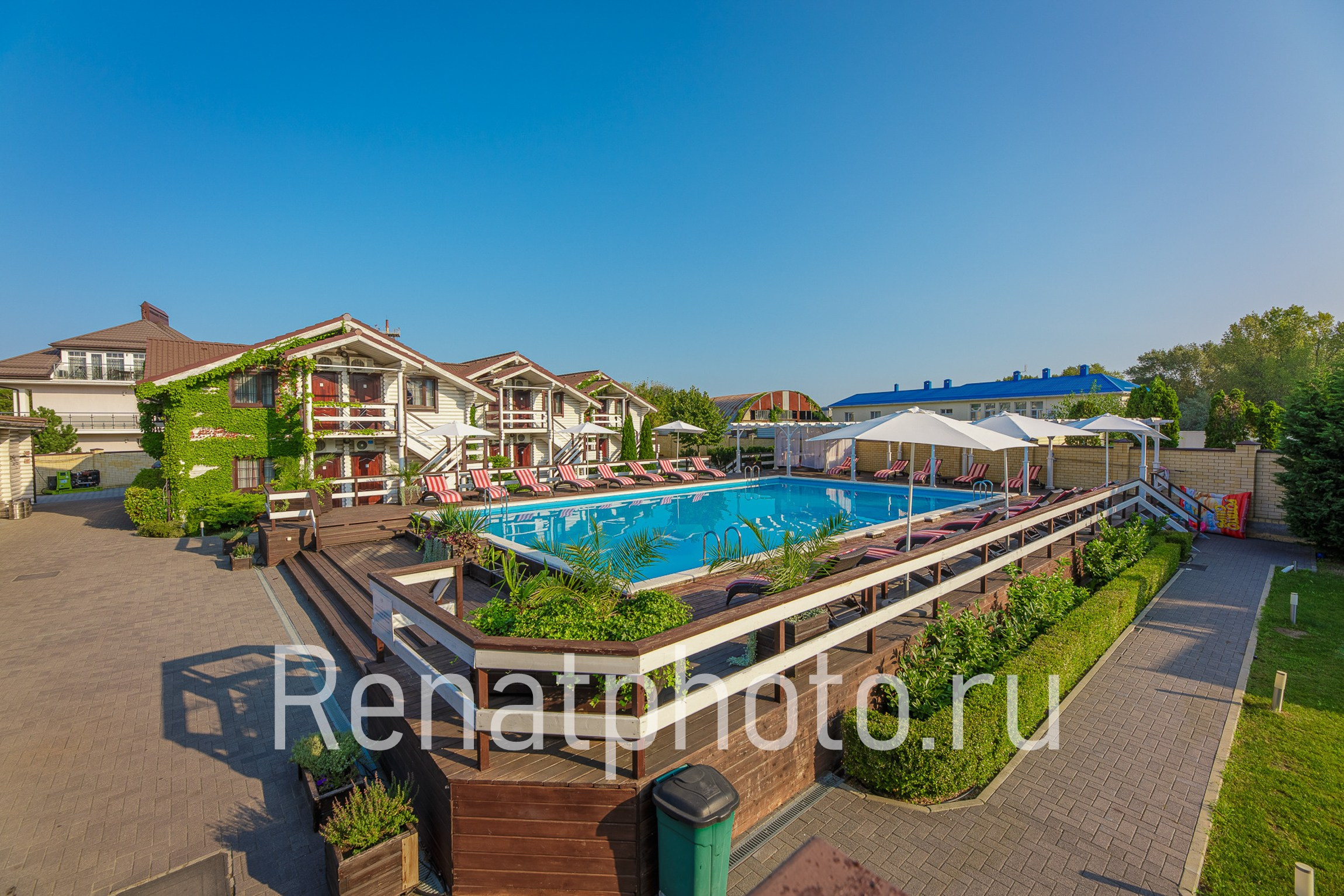 Renatphoto-Экстерьерная фотосъёмка территории отеля в Анапе. Профессиональный фотограф  интерьеров, предметная фотосъёмка, фото блюд для меню  г. Анапа