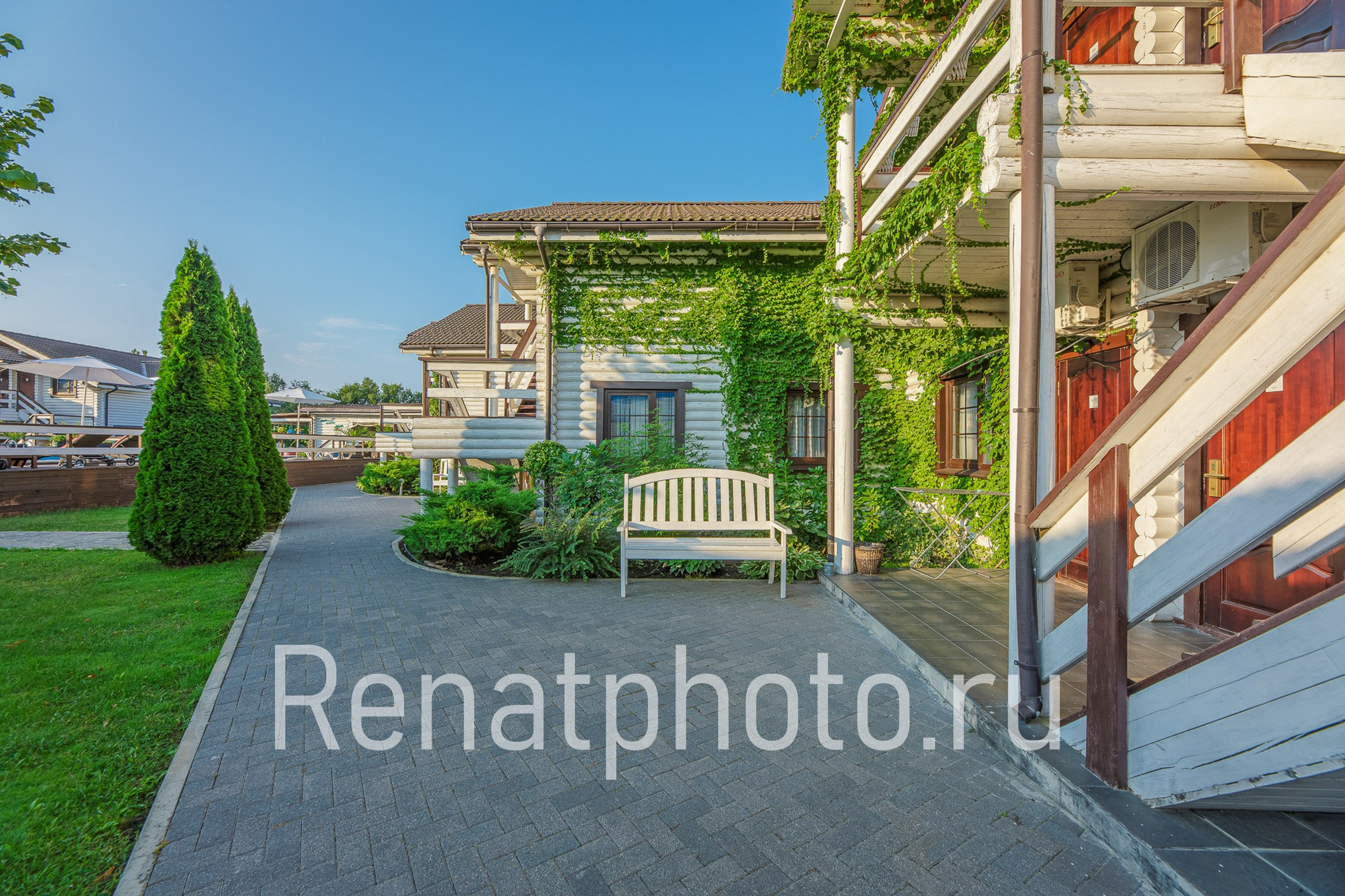 Renatphoto-Экстерьерная фотосъёмка территории отеля в Анапе. Профессиональный фотограф  интерьеров, предметная фотосъёмка, фото блюд для меню  г. Анапа