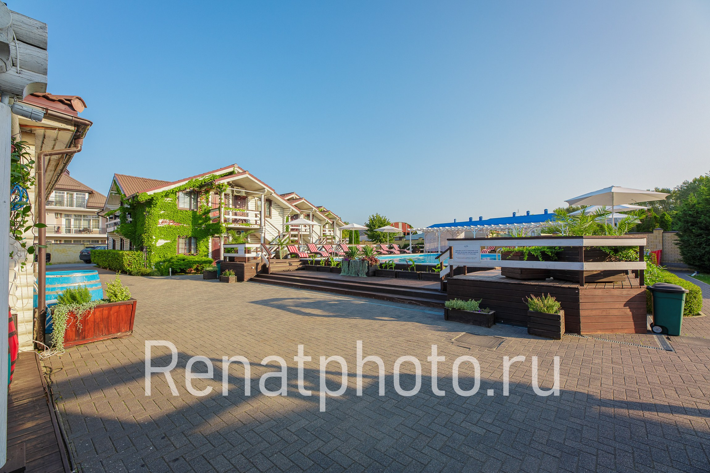 Renatphoto-Экстерьерная фотосъёмка территории отеля в Анапе. Профессиональный фотограф  интерьеров, предметная фотосъёмка, фото блюд для меню  г. Анапа