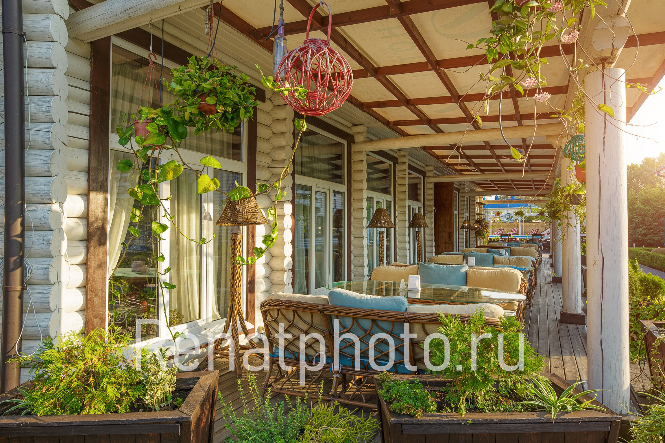 Renatphoto-Экстерьерная фотосъёмка территории отеля в Анапе. Профессиональный фотограф  интерьеров, предметная фотосъёмка, фото блюд для меню  г. Анапа