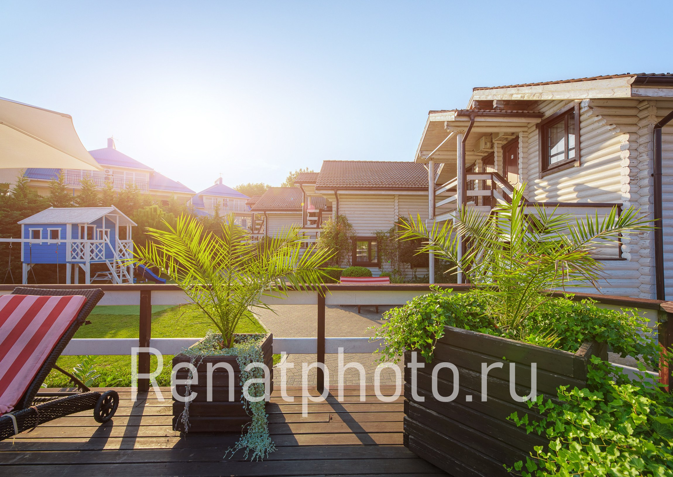 Renatphoto-Экстерьерная фотосъёмка территории отеля в Анапе. Профессиональный фотограф  интерьеров, предметная фотосъёмка, фото блюд для меню  г. Анапа