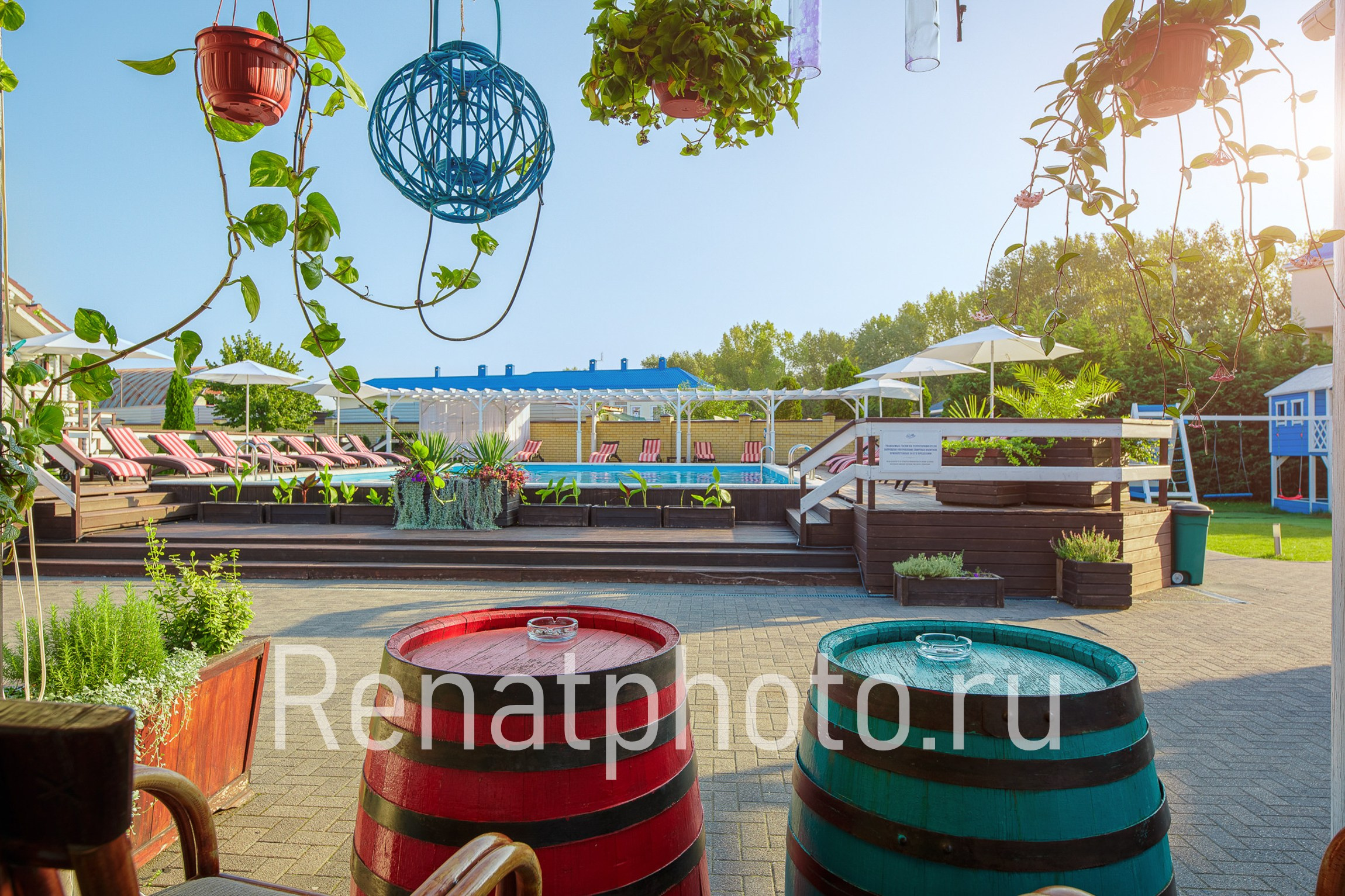Renatphoto-Экстерьерная фотосъёмка территории отеля в Анапе. Профессиональный фотограф  интерьеров, предметная фотосъёмка, фото блюд для меню  г. Анапа