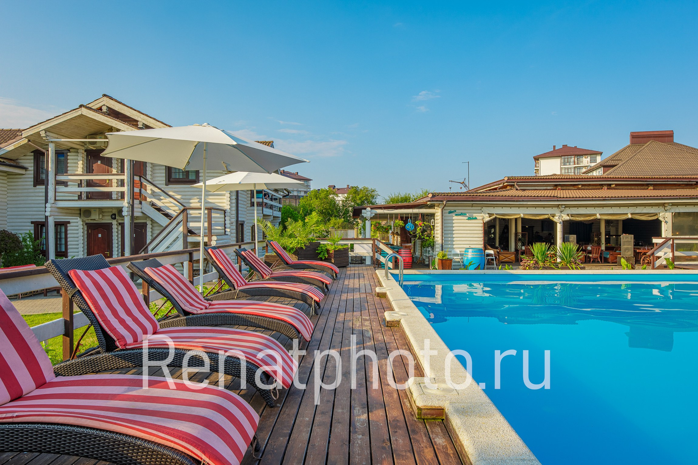 Renatphoto-Экстерьерная фотосъёмка территории отеля в Анапе. Профессиональный фотограф  интерьеров, предметная фотосъёмка, фото блюд для меню  г. Анапа