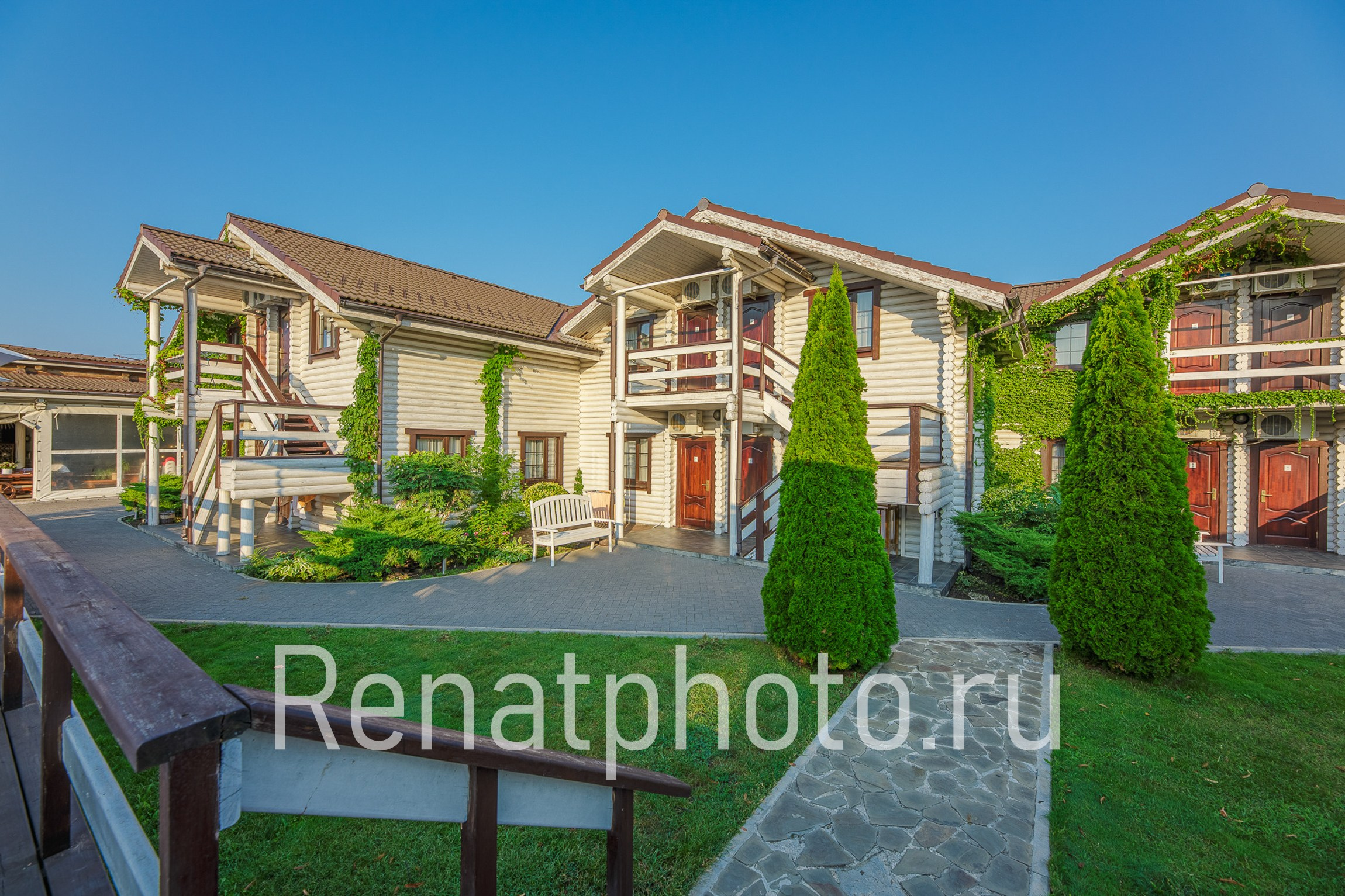 Renatphoto-Экстерьерная фотосъёмка территории отеля в Анапе. Профессиональный фотограф  интерьеров, предметная фотосъёмка, фото блюд для меню  г. Анапа