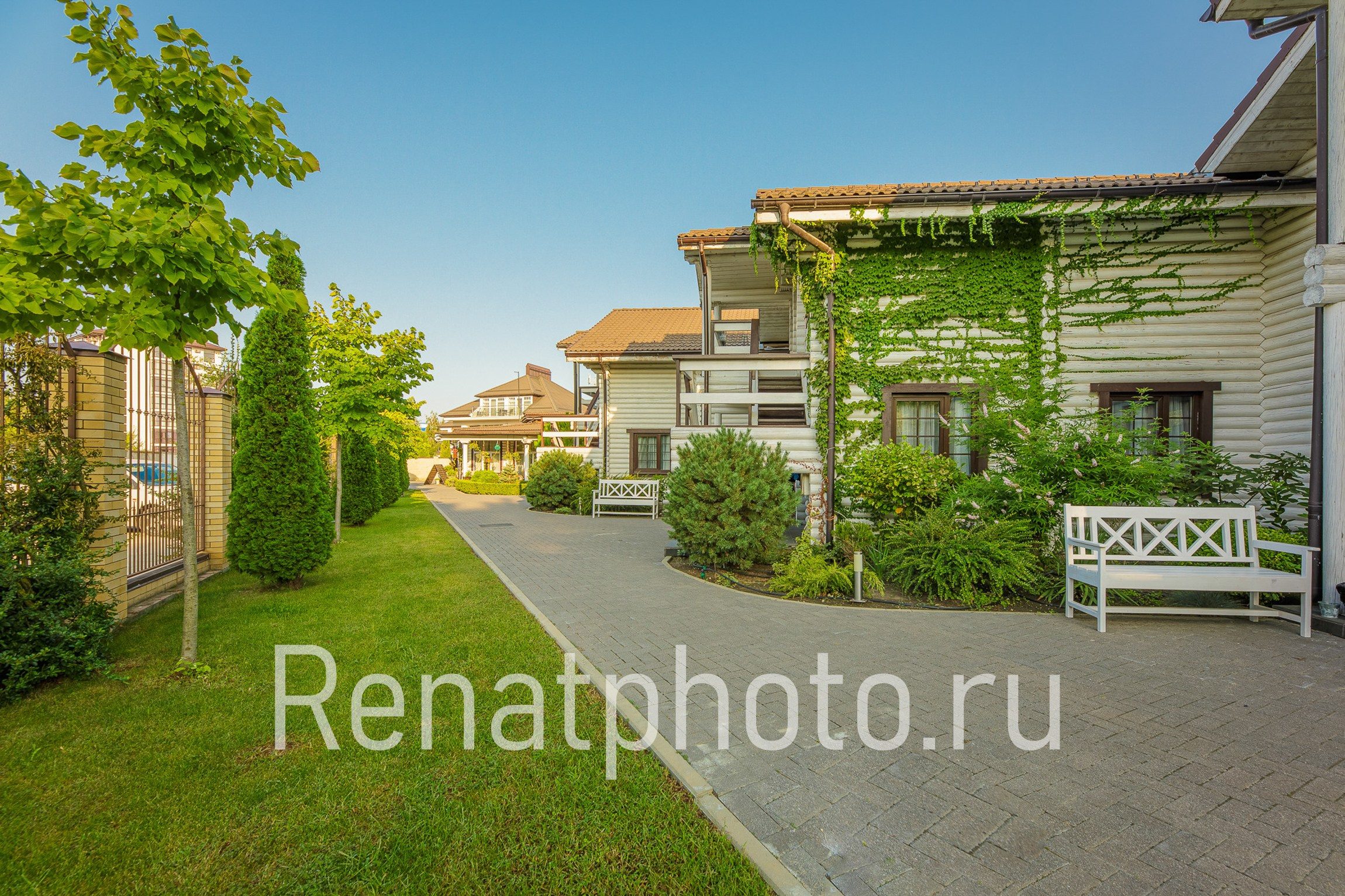Renatphoto-Экстерьерная фотосъёмка территории отеля в Анапе. Профессиональный фотограф  интерьеров, предметная фотосъёмка, фото блюд для меню  г. Анапа