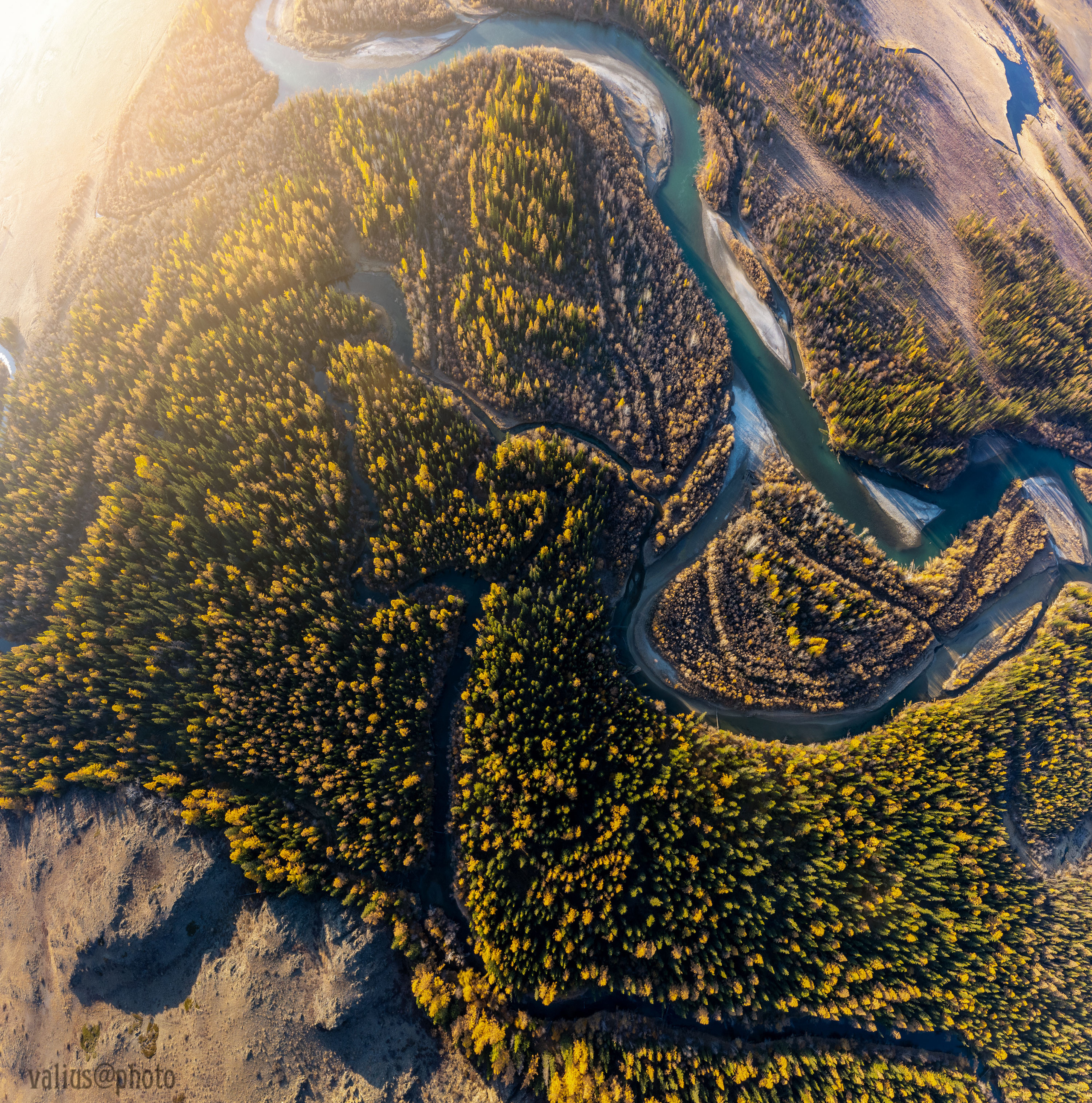 Алтай. Фотография с дрона. Рассвет над рекой Чуя.