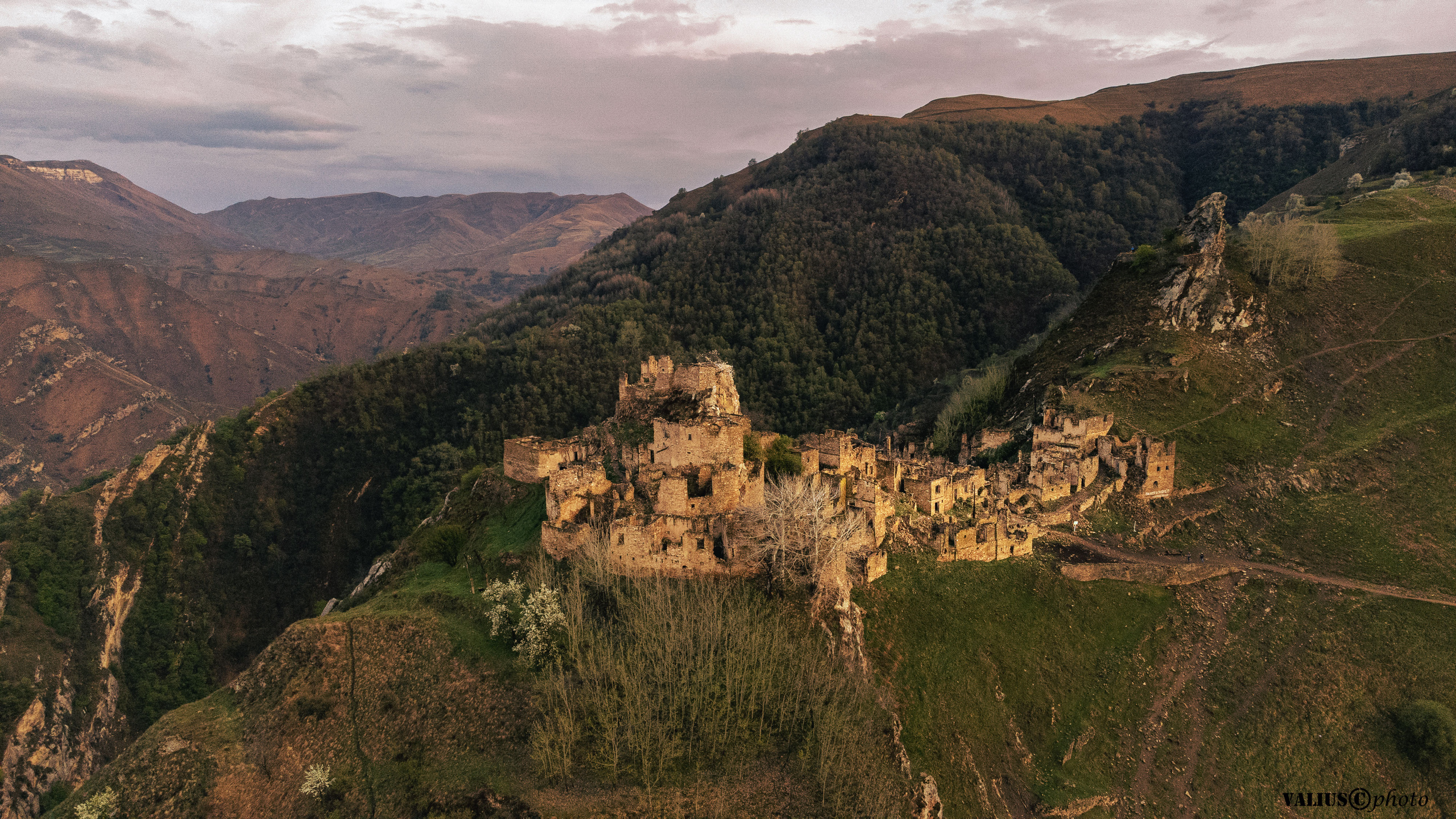Дагестан. Заброшенный аул Гамсутль.