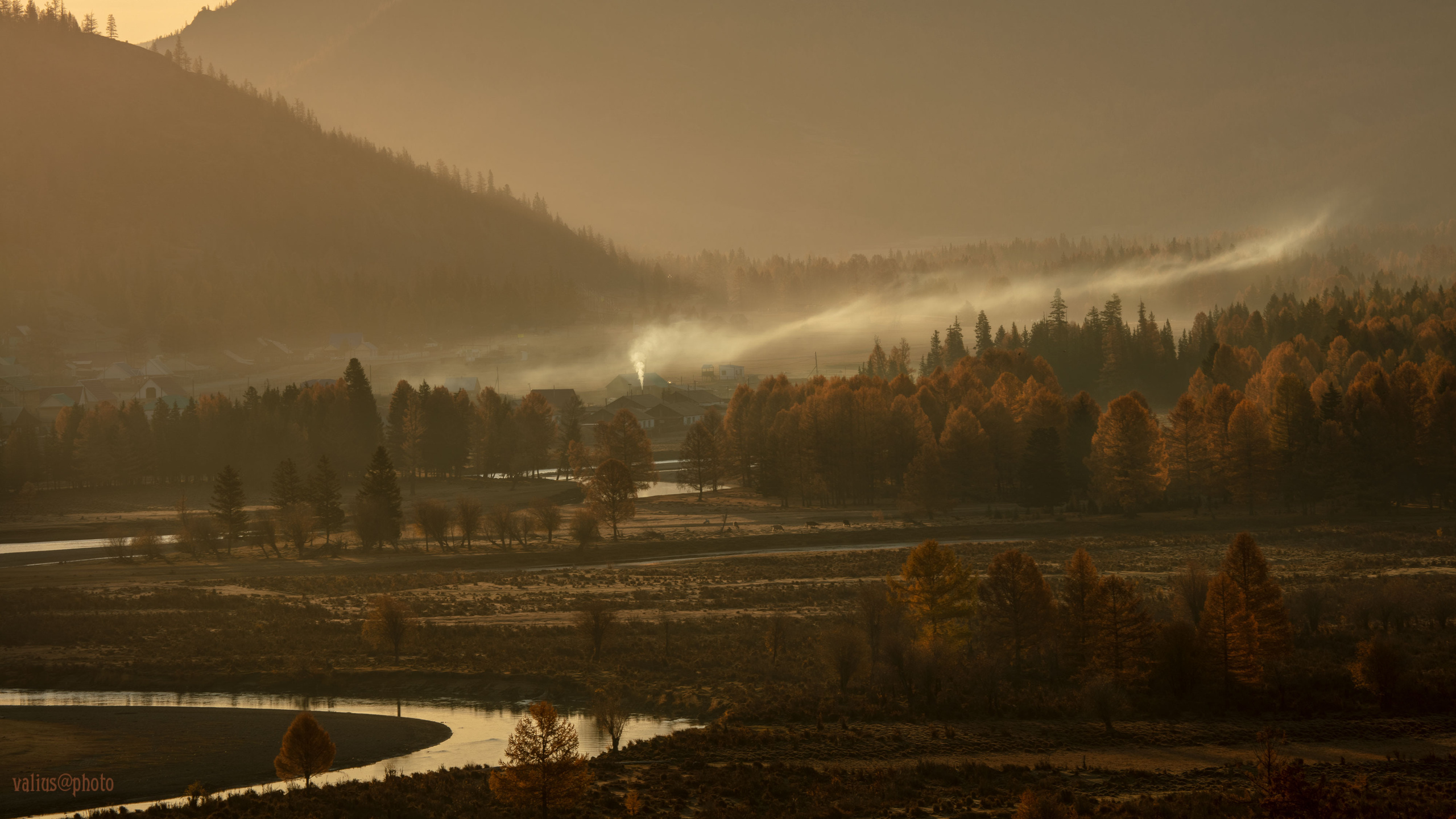 Алтай, горная река. Рассвет.