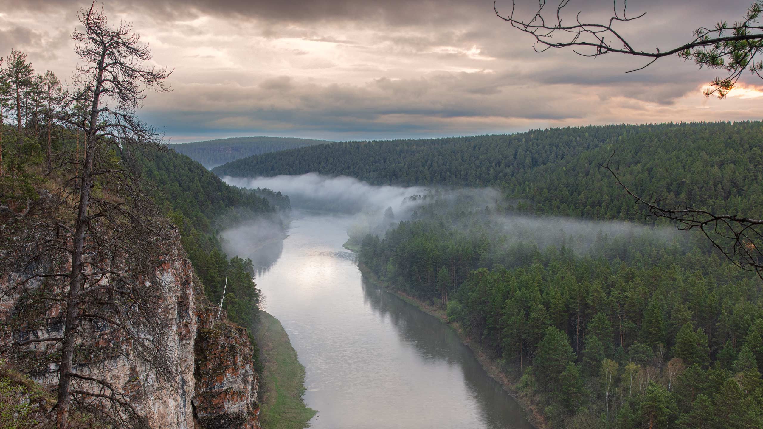 Челябинск. Урал. Река Ай. Притёсы. Туман. Фото с дрона