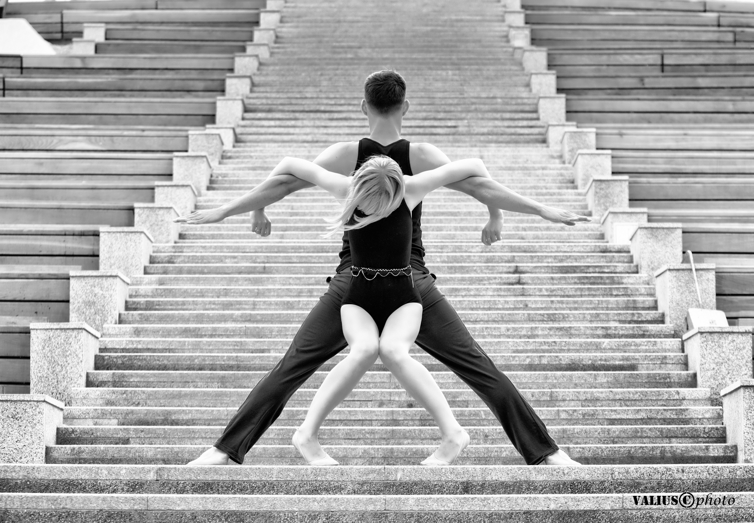 Москва. Парная акробатика, на фоне Кремля.