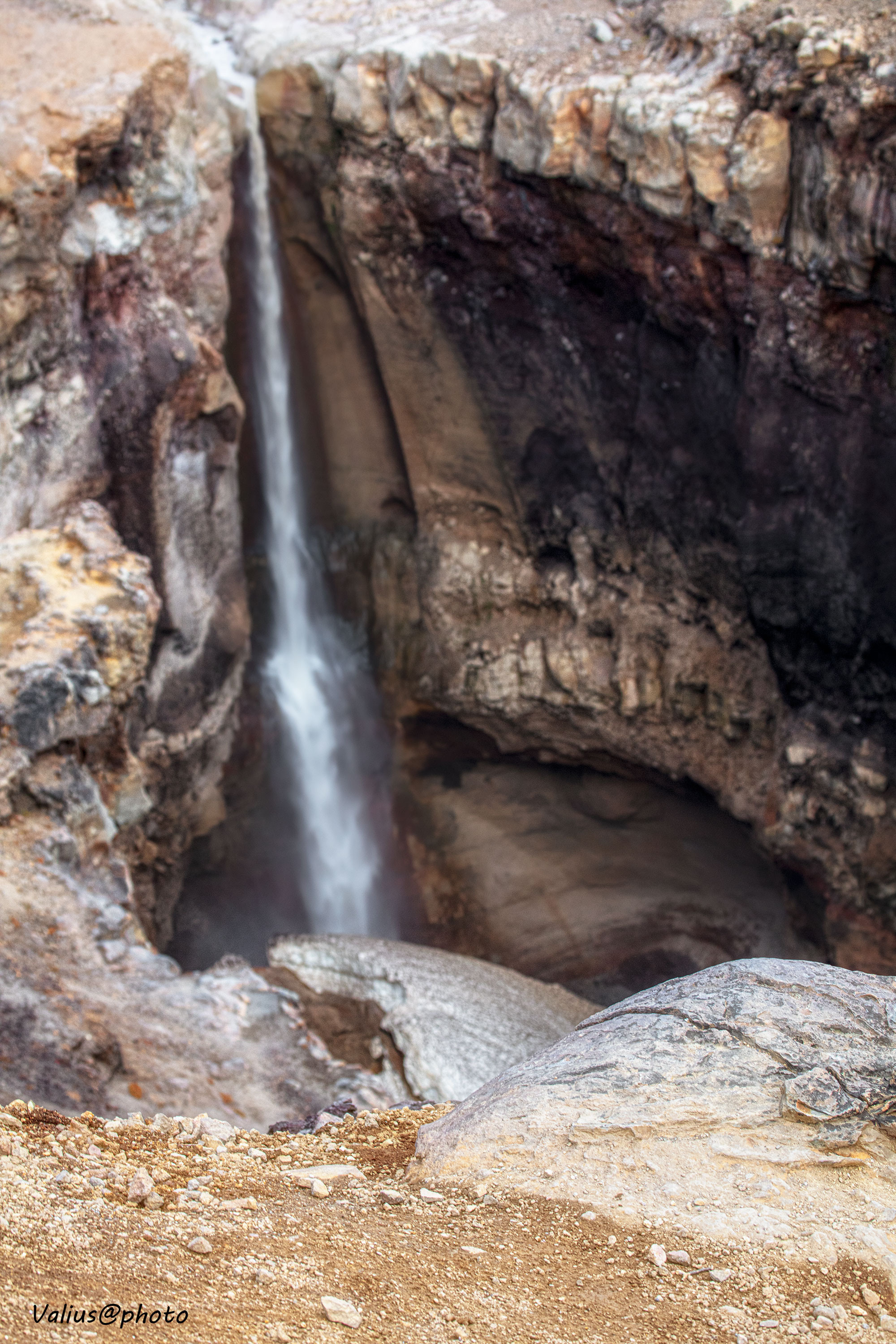 Камчатка. Каньон и водопад Опасный.