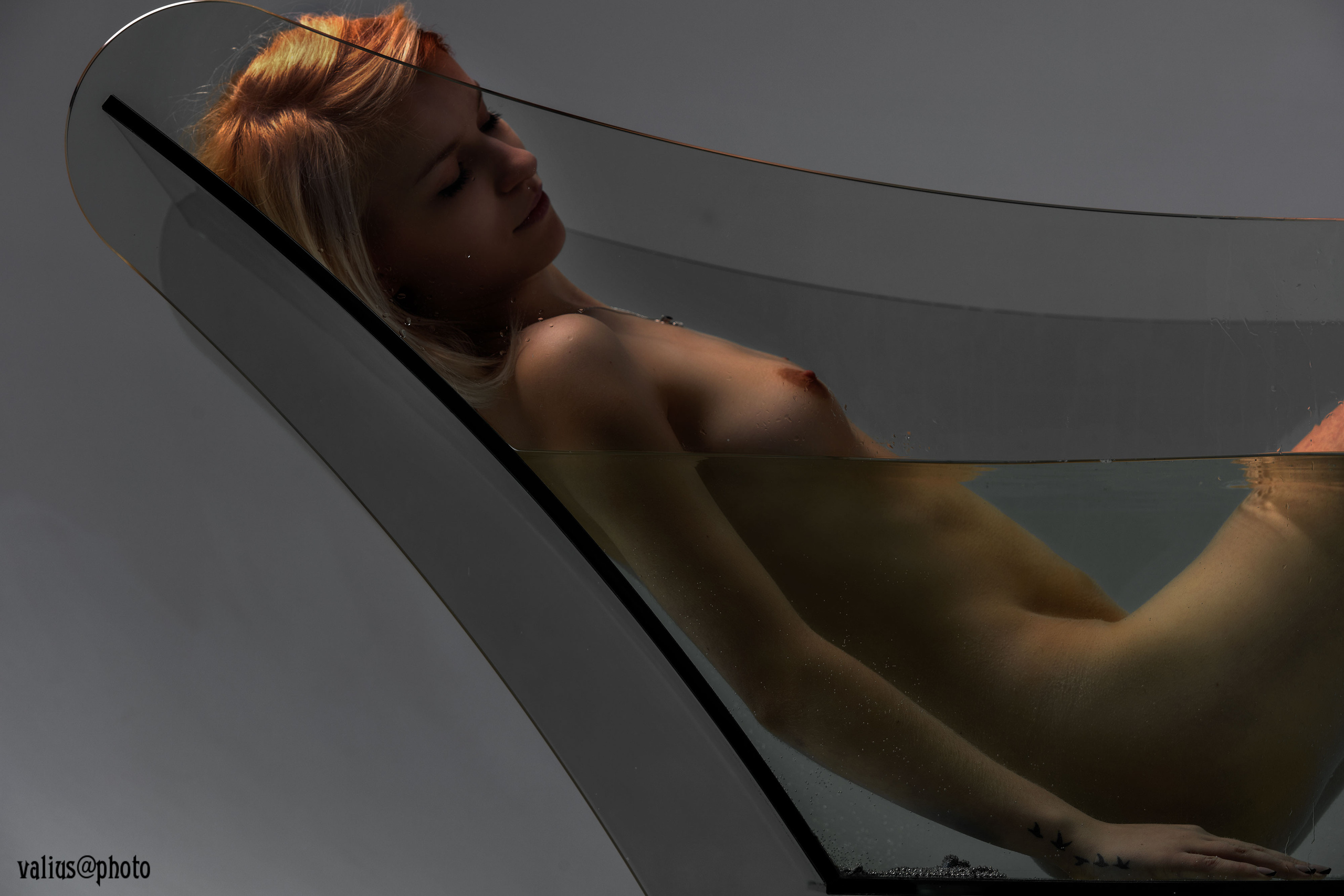 Эротика. Nude. Обнаженные девушки. Nude girls. Обнаженная девушка в ванне