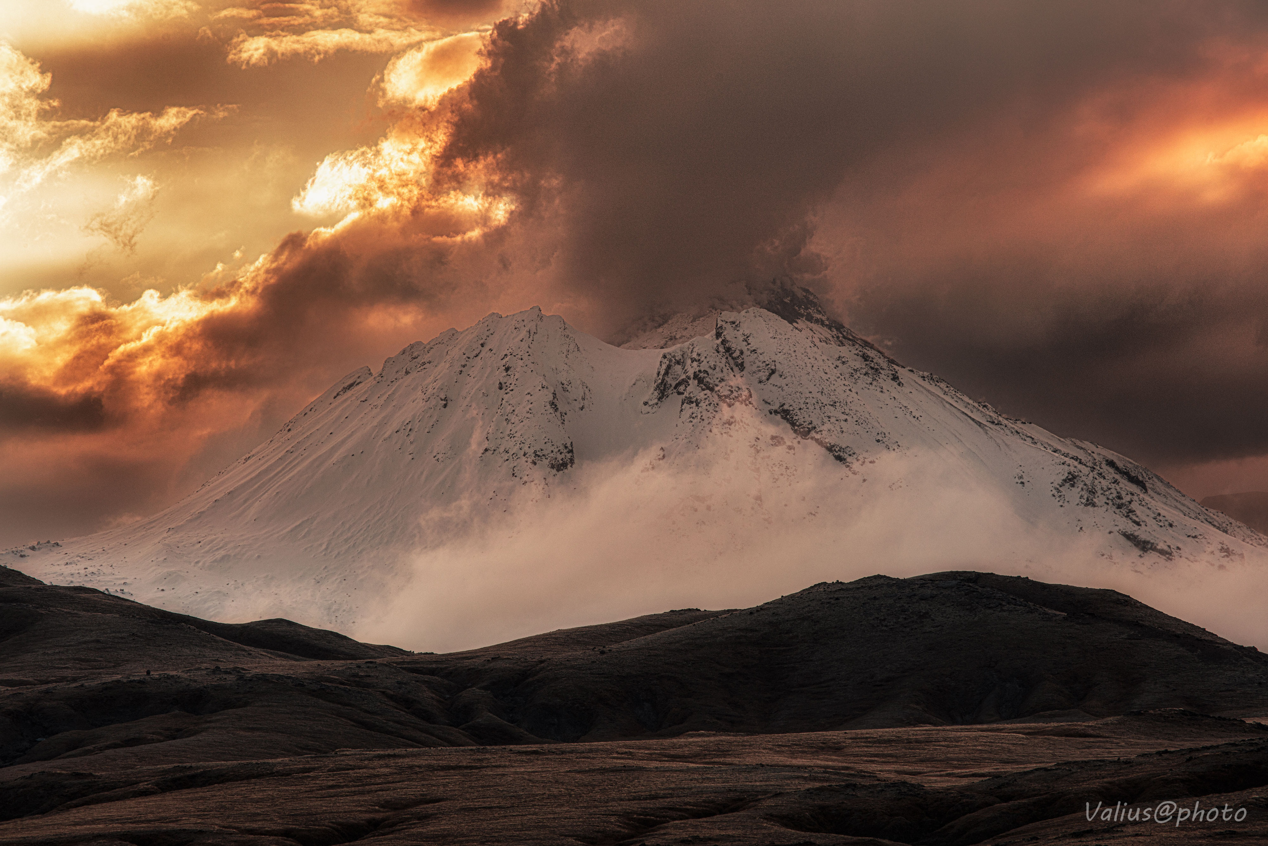 Камчатка. Безымянный. Утро. Драматический рассвет. Стоянка Копыто
