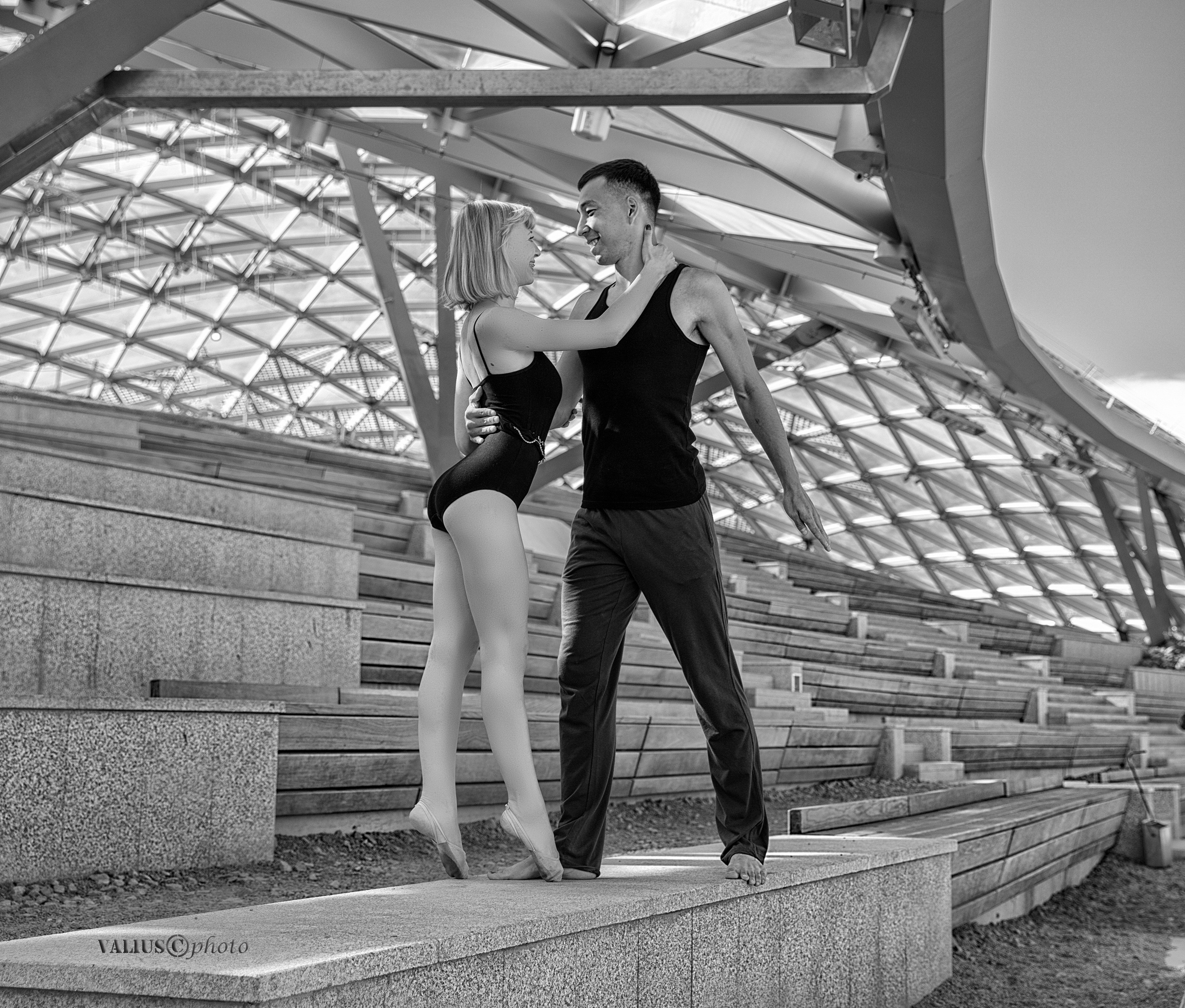 Москва. Парная акробатика, на фоне Кремля.