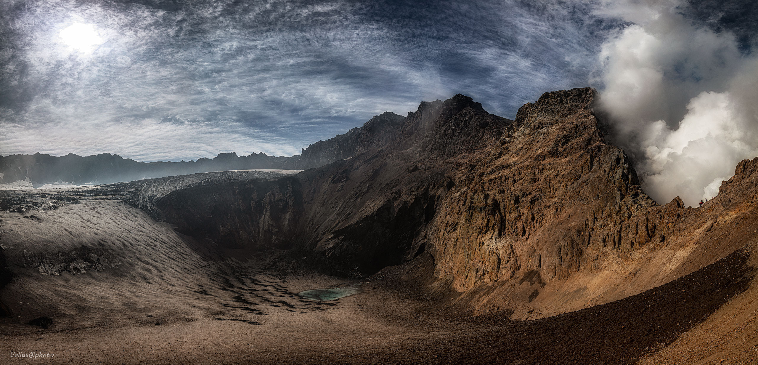 Камчатка, кратер вулкана Мутновский.